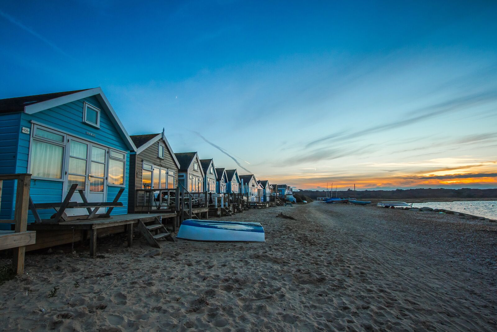 Canon EF-S 10-22mm F3.5-4.5 USM sample photo. Coast, cabins, sunset photography