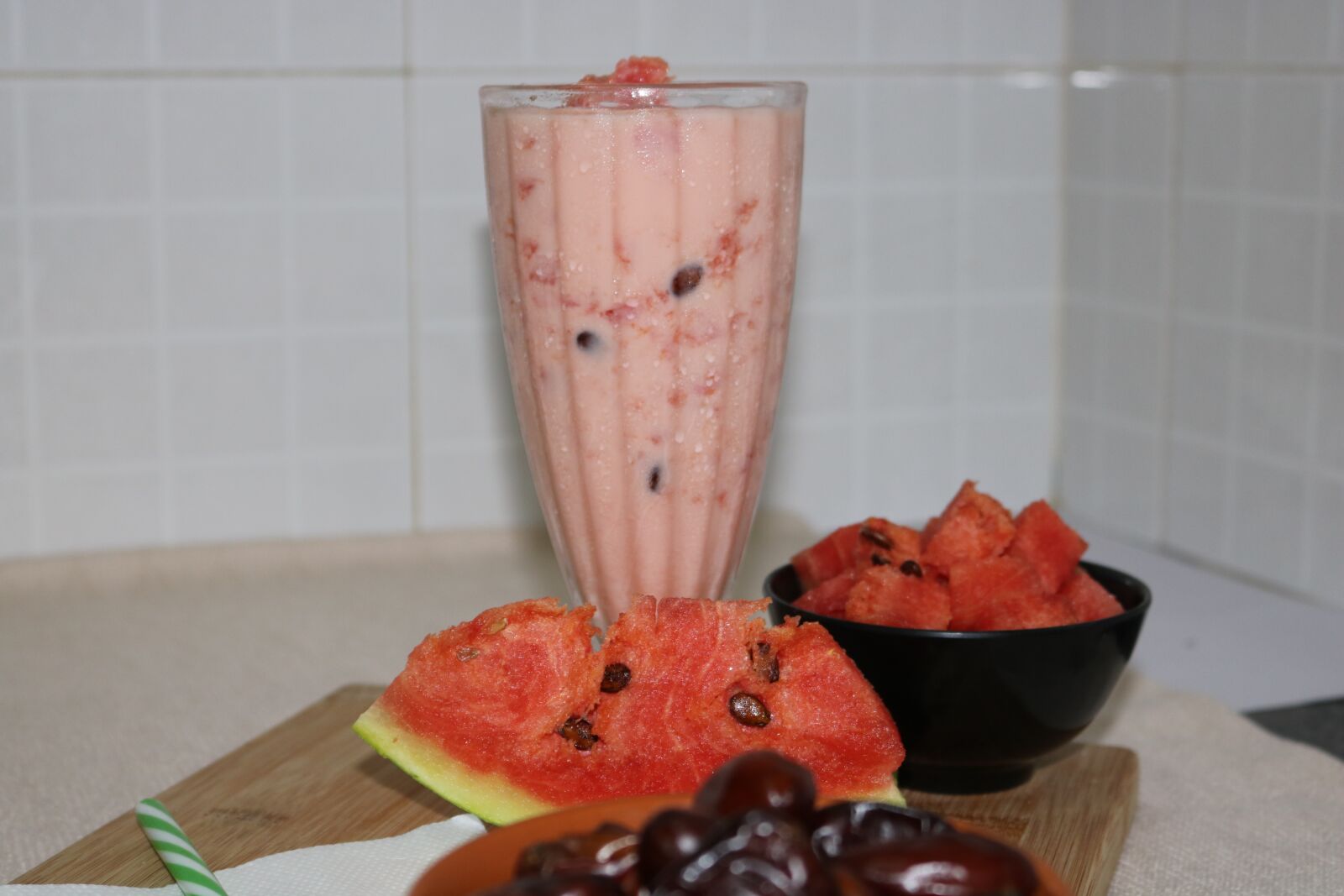 Canon EOS 750D (EOS Rebel T6i / EOS Kiss X8i) sample photo. Watermelon, juice, healthy photography
