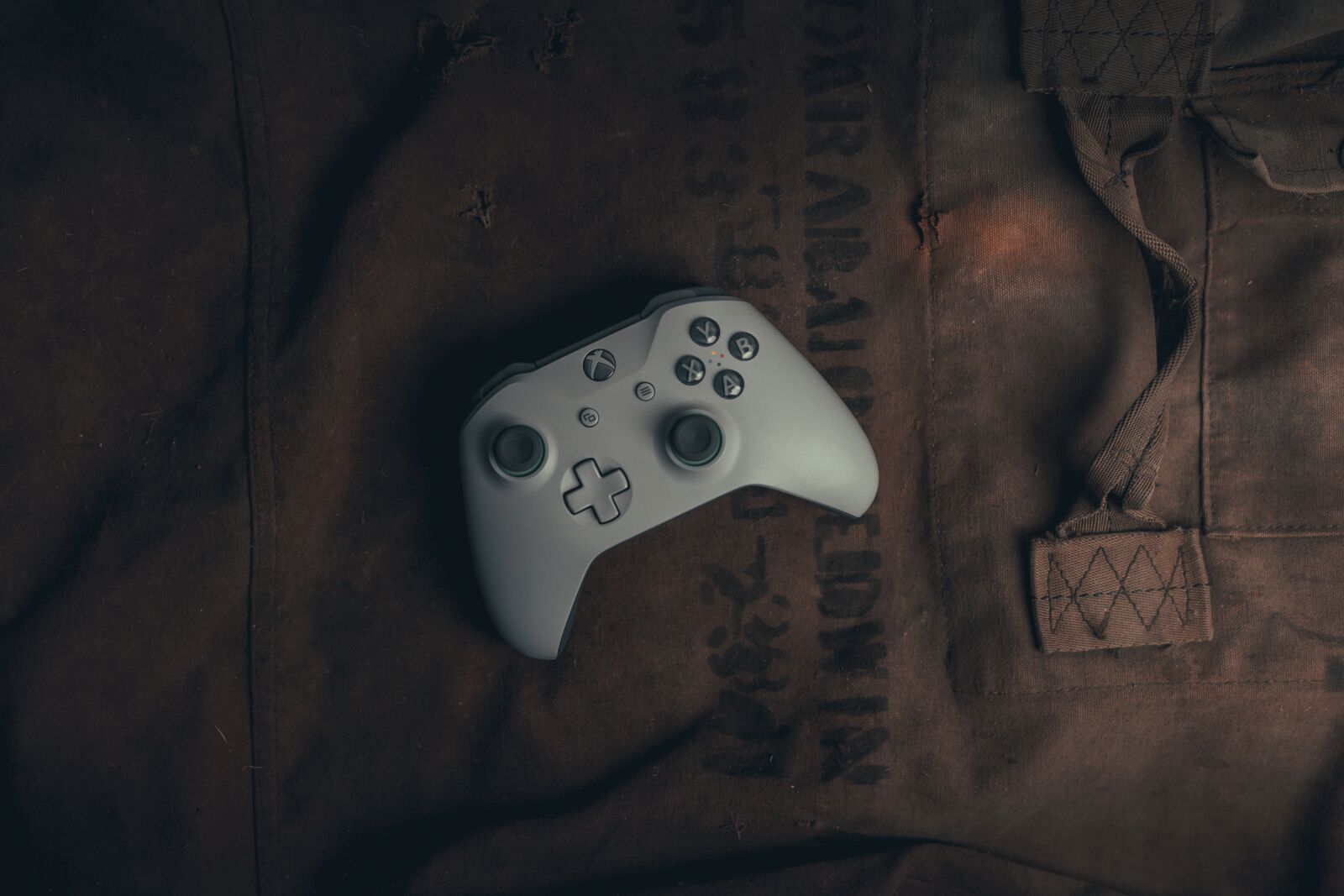 Sony FE 50mm F1.8 sample photo. Xbox, xbox one, gamer photography