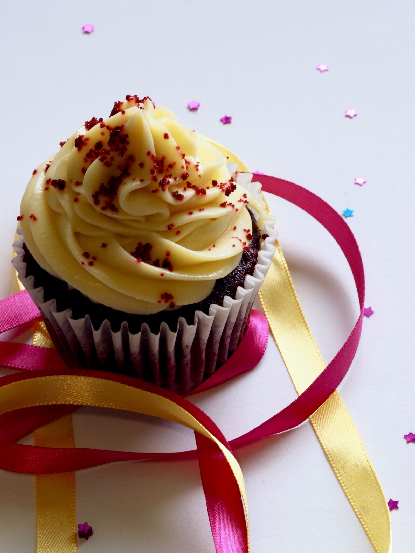 Olympus OM-D E-M10 II sample photo. Cake, sweet, birthday photography
