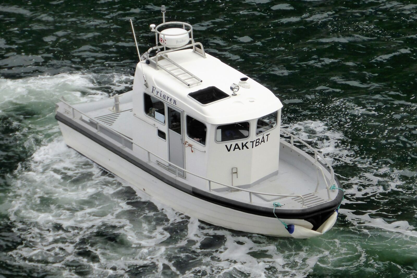 Panasonic Lumix DMC-ZS30 (Lumix DMC-TZ40) sample photo. Boat, waves, foam photography