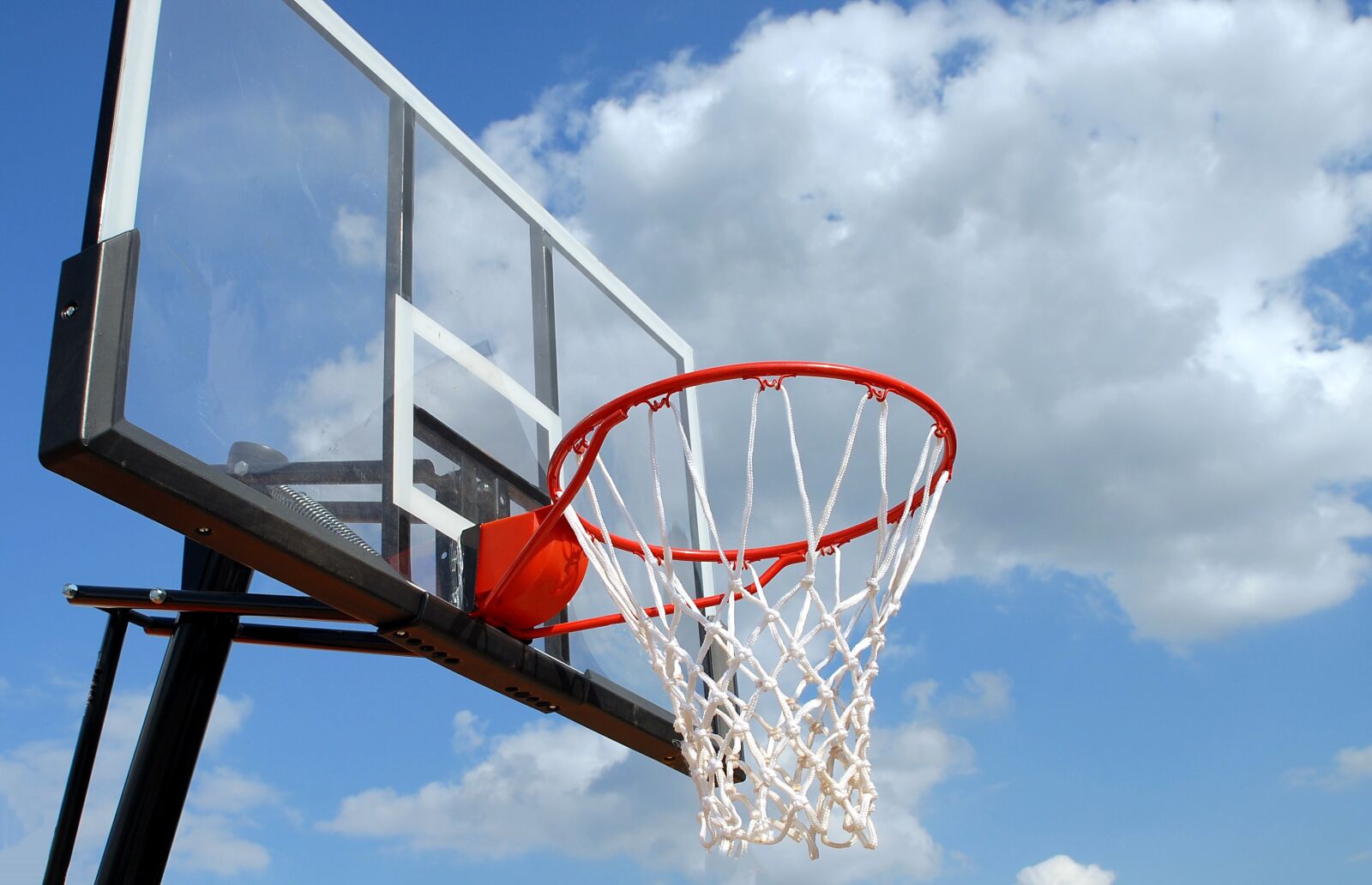 Nikon D200 sample photo. Outdoor basketball, rim, net photography