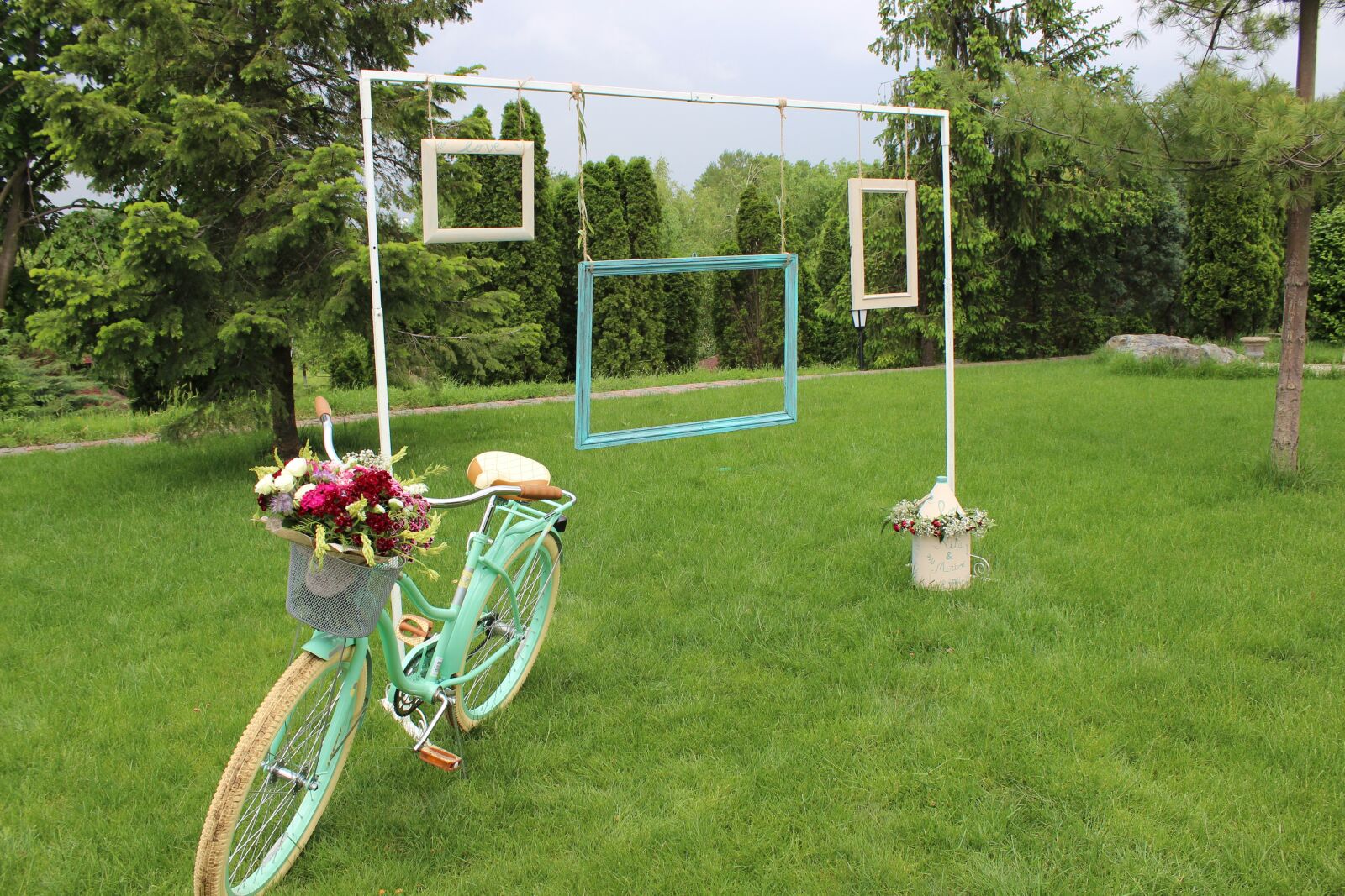 Canon EOS 600D (Rebel EOS T3i / EOS Kiss X5) sample photo. Weeding, decor, nature photography