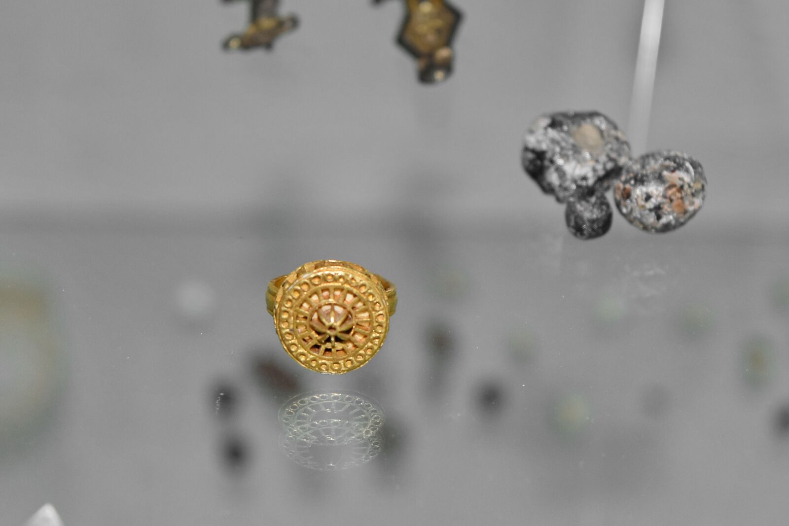 Nikon D5500 sample photo. Gold, heritage, medieval, museum photography