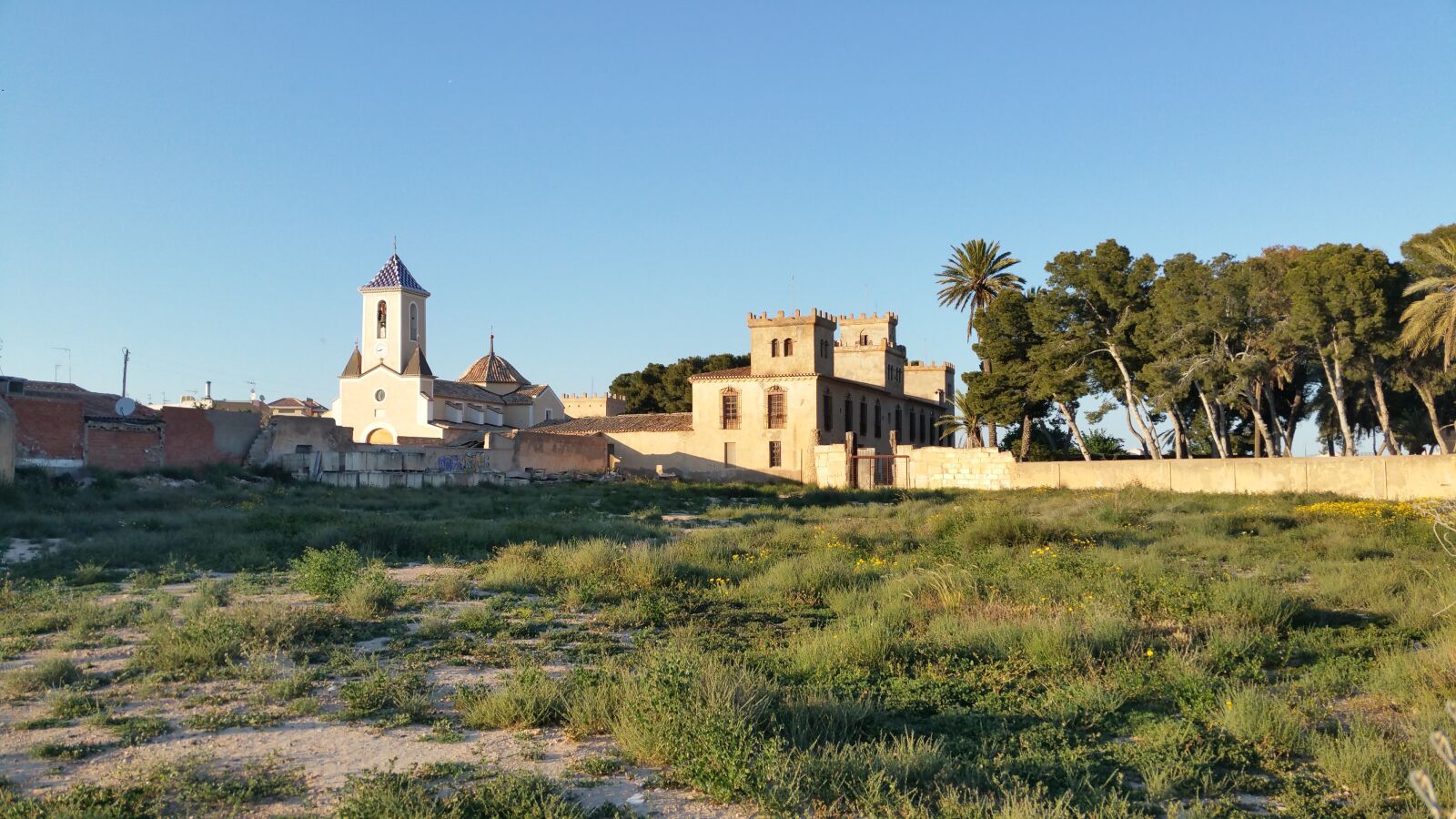 Samsung Galaxy S5 LTE-A sample photo. Castle ros, church, balsicas photography
