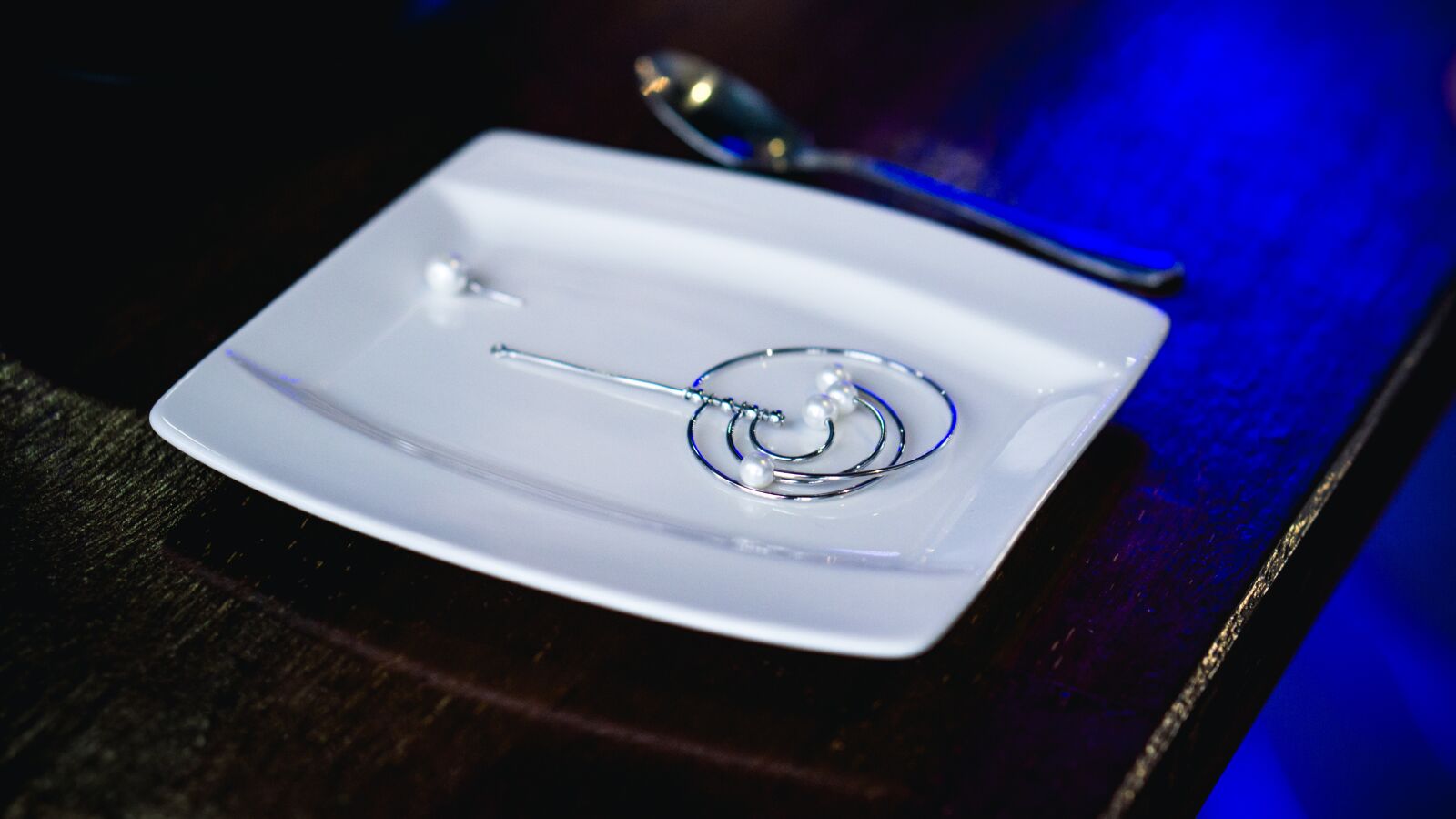 E 50mm F1.8 OSS sample photo. Plate, restaurant, pearl photography