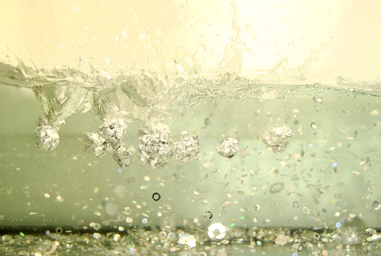 Nikon D3000 sample photo. Water, glitter, shiny photography