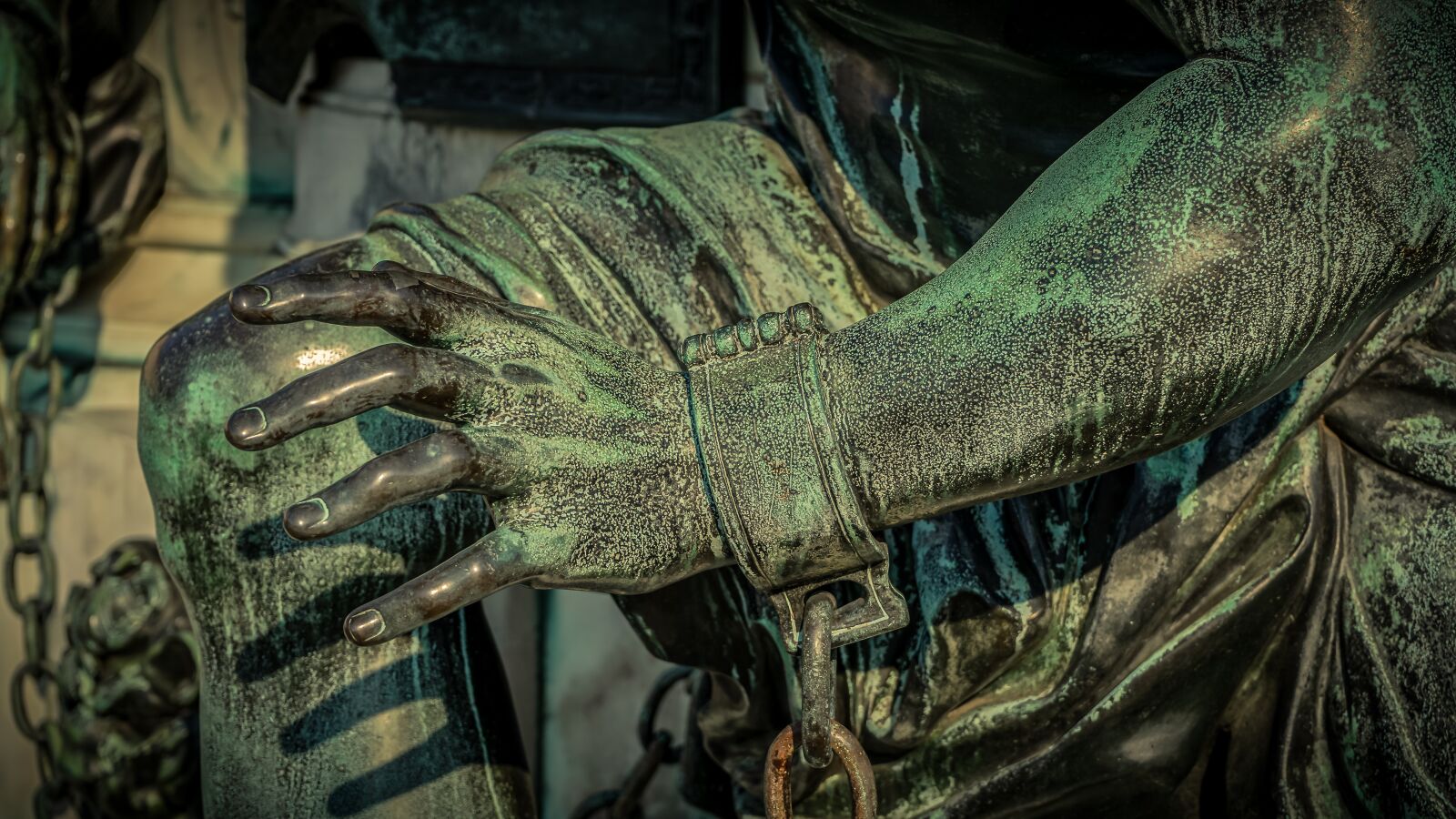 Sony a7 II + Sony FE 28-70mm F3.5-5.6 OSS sample photo. Hand, arm, handcuffs photography