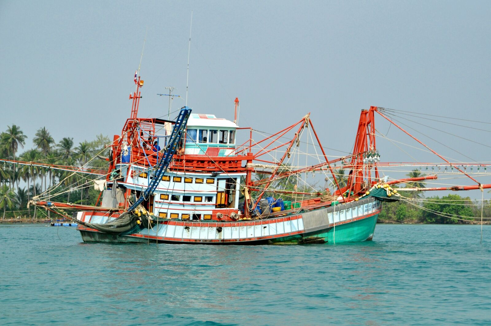 Nikon D5000 sample photo. Fishing boat, colorful, sea photography