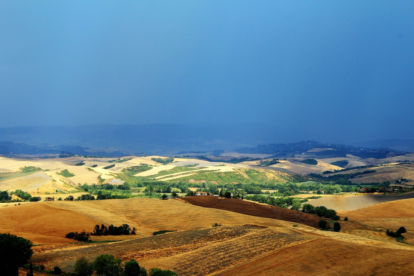 Canon EOS 1200D (EOS Rebel T5 / EOS Kiss X70 / EOS Hi) sample photo. Tuscany, hills, lights photography