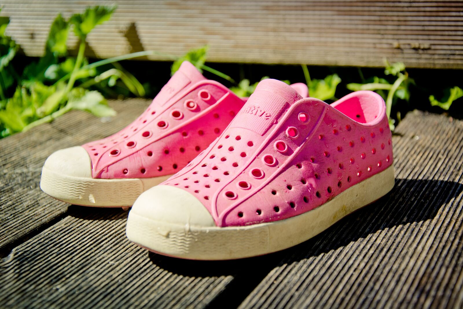 Nikon D7100 sample photo. Shoes, chuck's, crocs photography