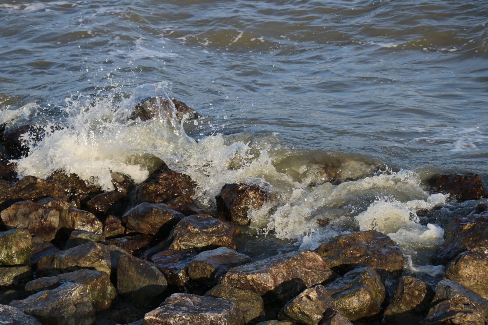 Canon EF-S 18-135mm F3.5-5.6 IS USM sample photo. Water, nature, billow photography