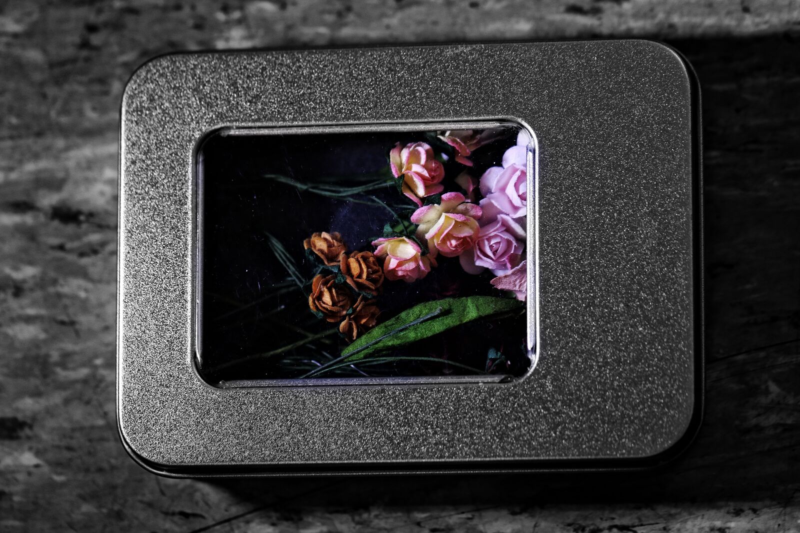 Canon EOS 7D Mark II sample photo. Box, flowers, tiny photography