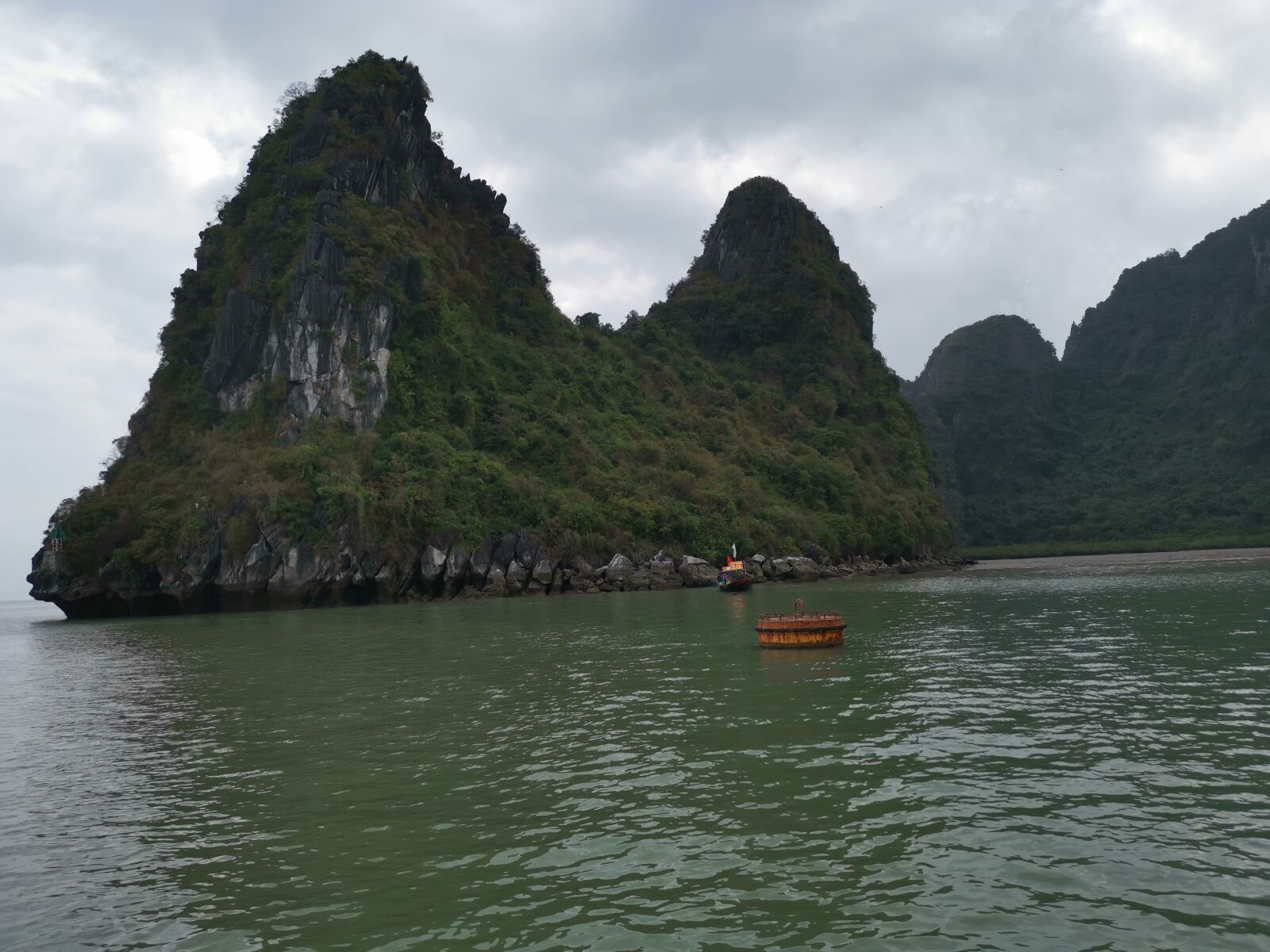 HUAWEI Mate 20 Pro sample photo. Sea, mountain, camel photography
