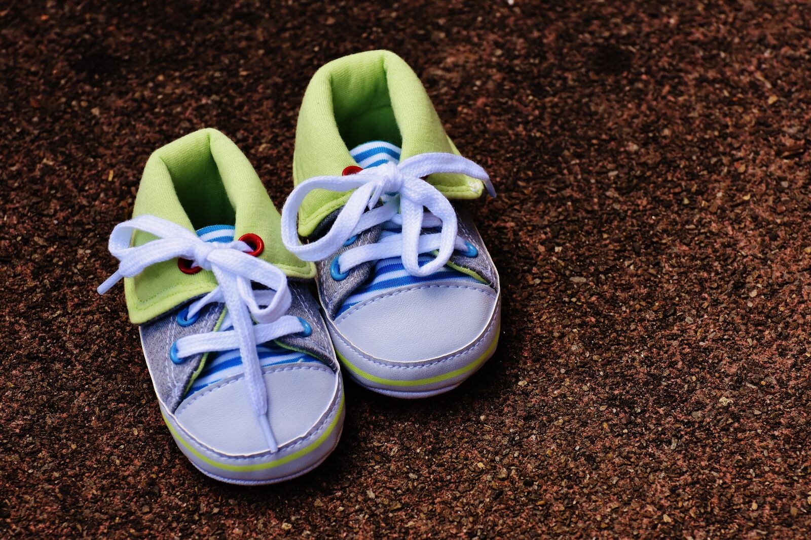 Nikon D7200 sample photo. Baby shoes, small, baby photography