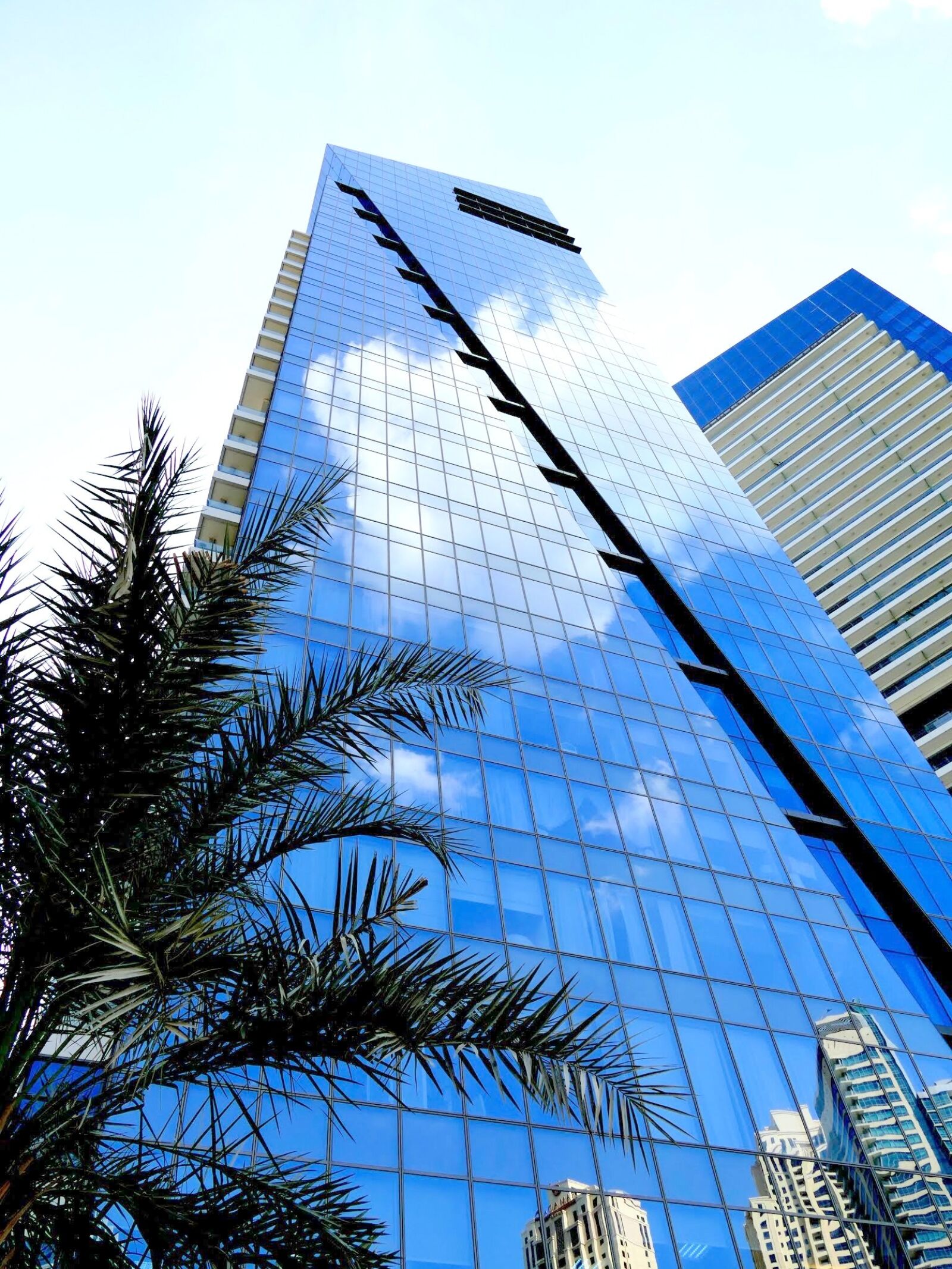 Panasonic Lumix DMC-FZ1000 sample photo. Skyscraper, building, dubai photography