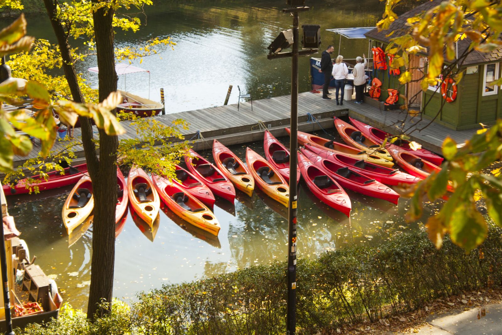 Canon EOS 500D (EOS Rebel T1i / EOS Kiss X3) sample photo. Boat, kayak, kayaks photography