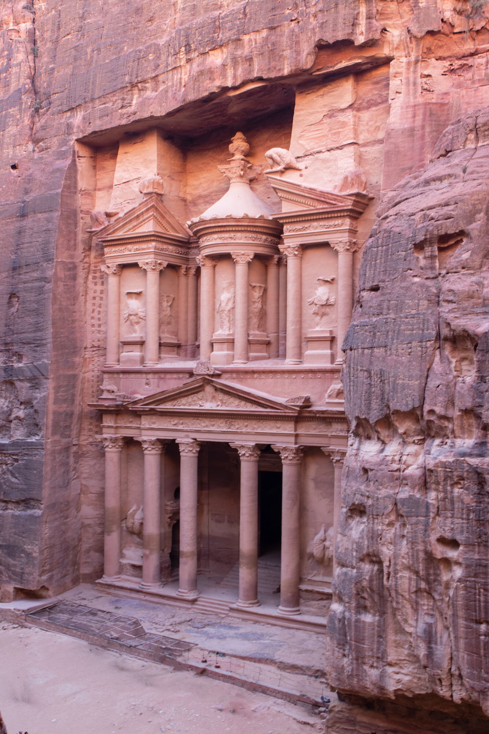 Canon EOS 200D (EOS Rebel SL2 / EOS Kiss X9) sample photo. Petra, treasury, rocks photography