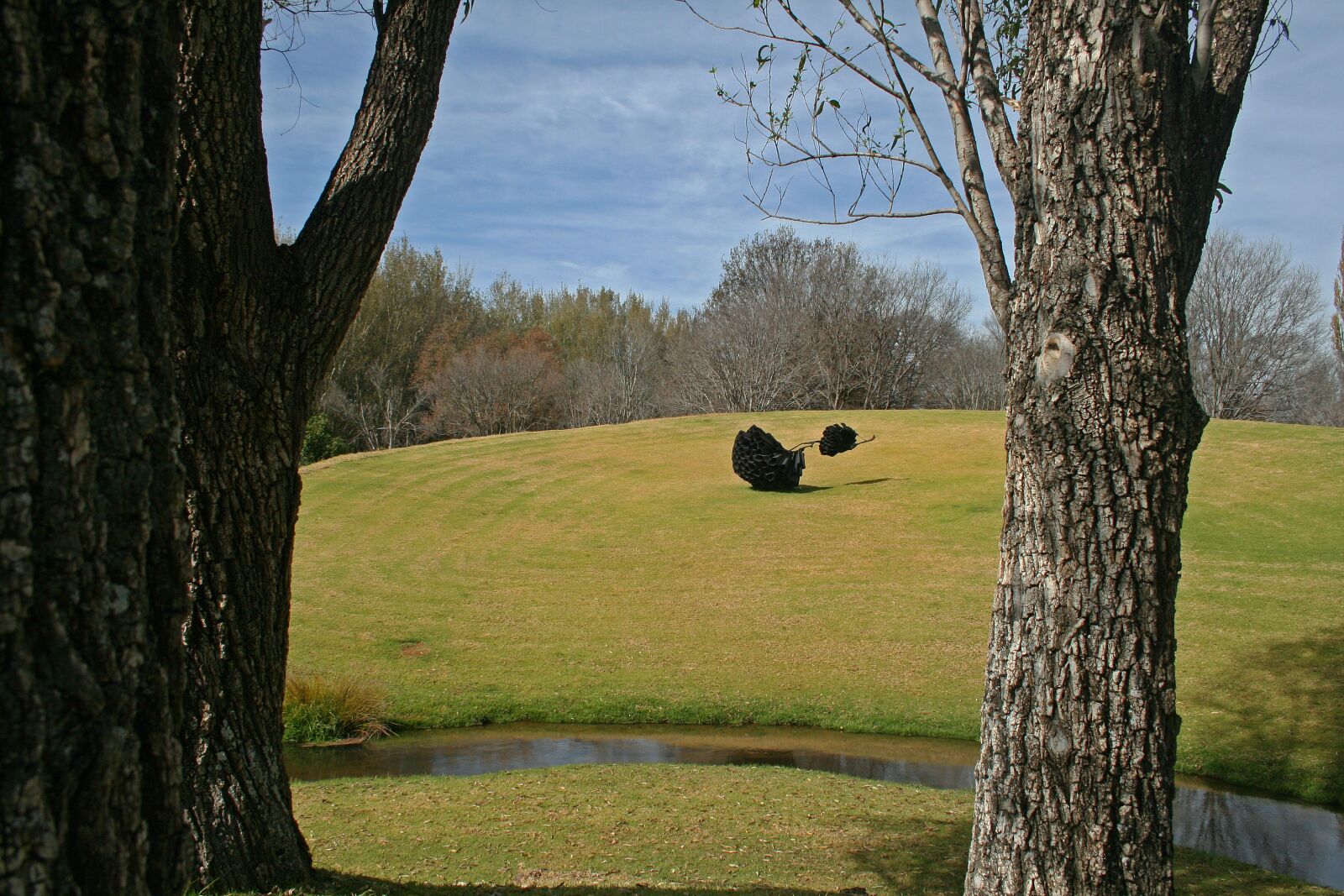 Canon EOS 400D (EOS Digital Rebel XTi / EOS Kiss Digital X) sample photo. Sculpture, art, park photography
