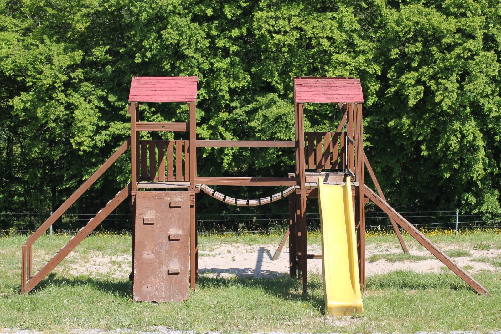 Canon EOS 1100D (EOS Rebel T3 / EOS Kiss X50) sample photo. Games, module in wood photography