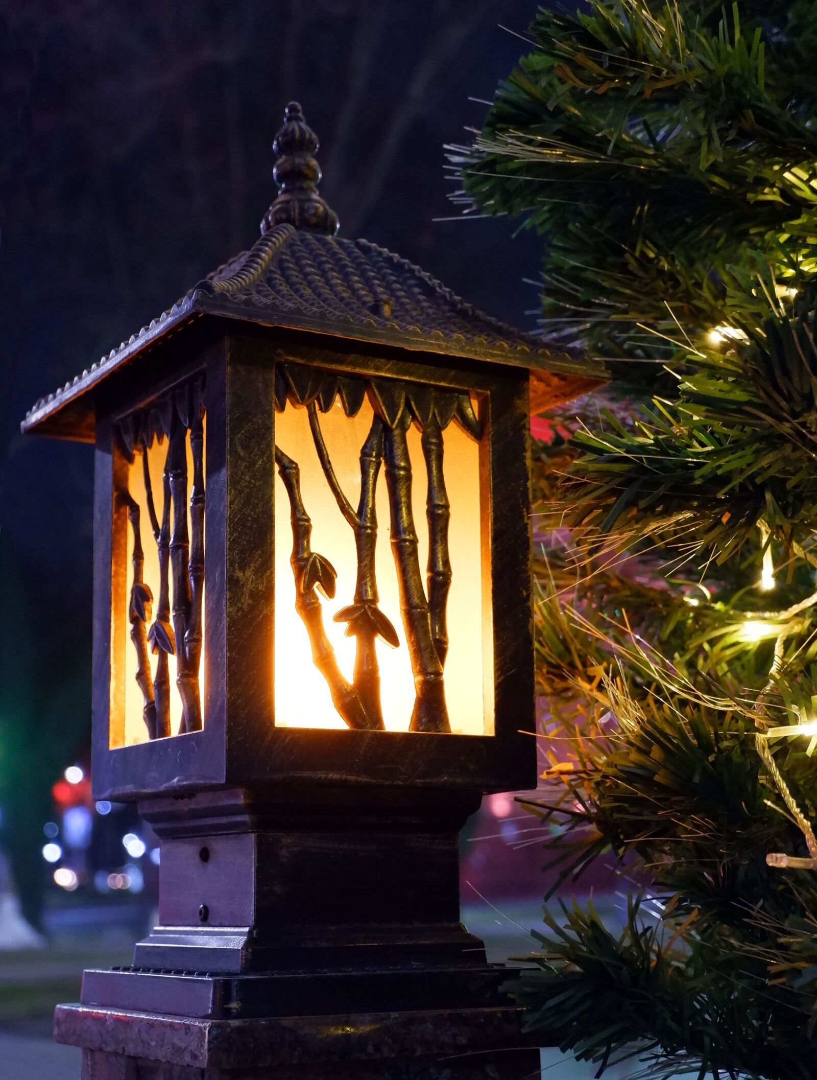 Fujifilm X-A5 sample photo. Street lamp, night, lights photography