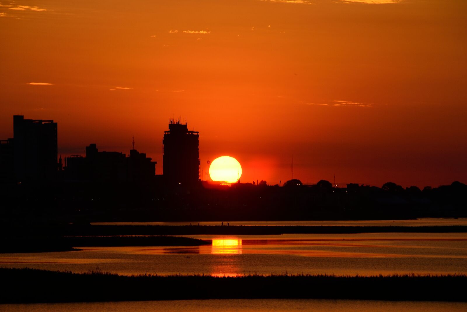 Nikon D7100 sample photo. Glow, red color, cbd photography