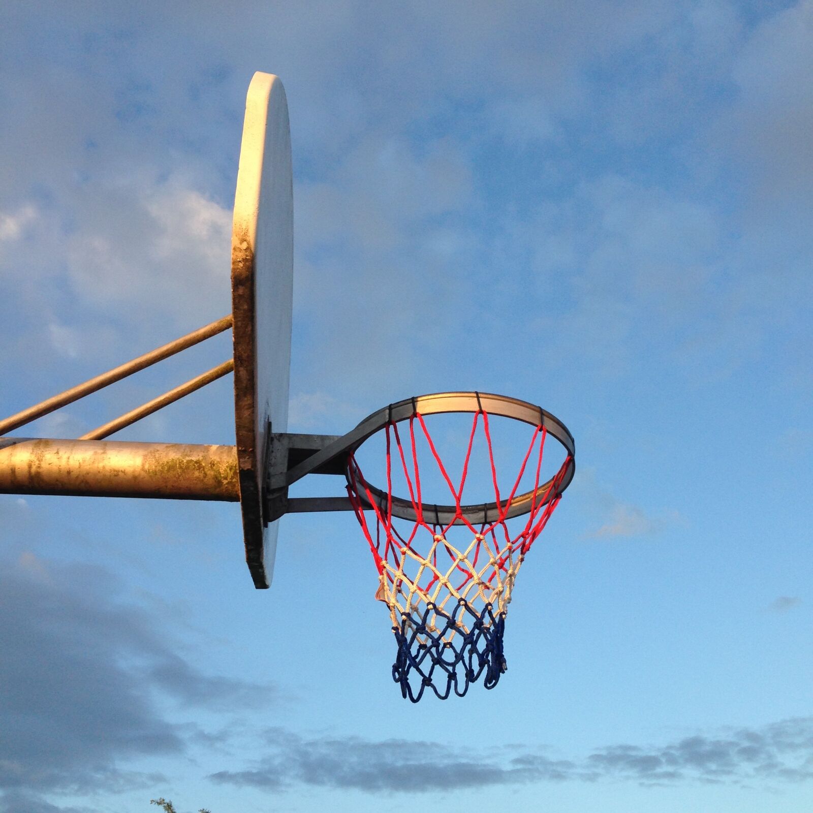 iPhone 5 back camera 4.12mm f/2.4 sample photo. Basketball hoop, evening sky photography