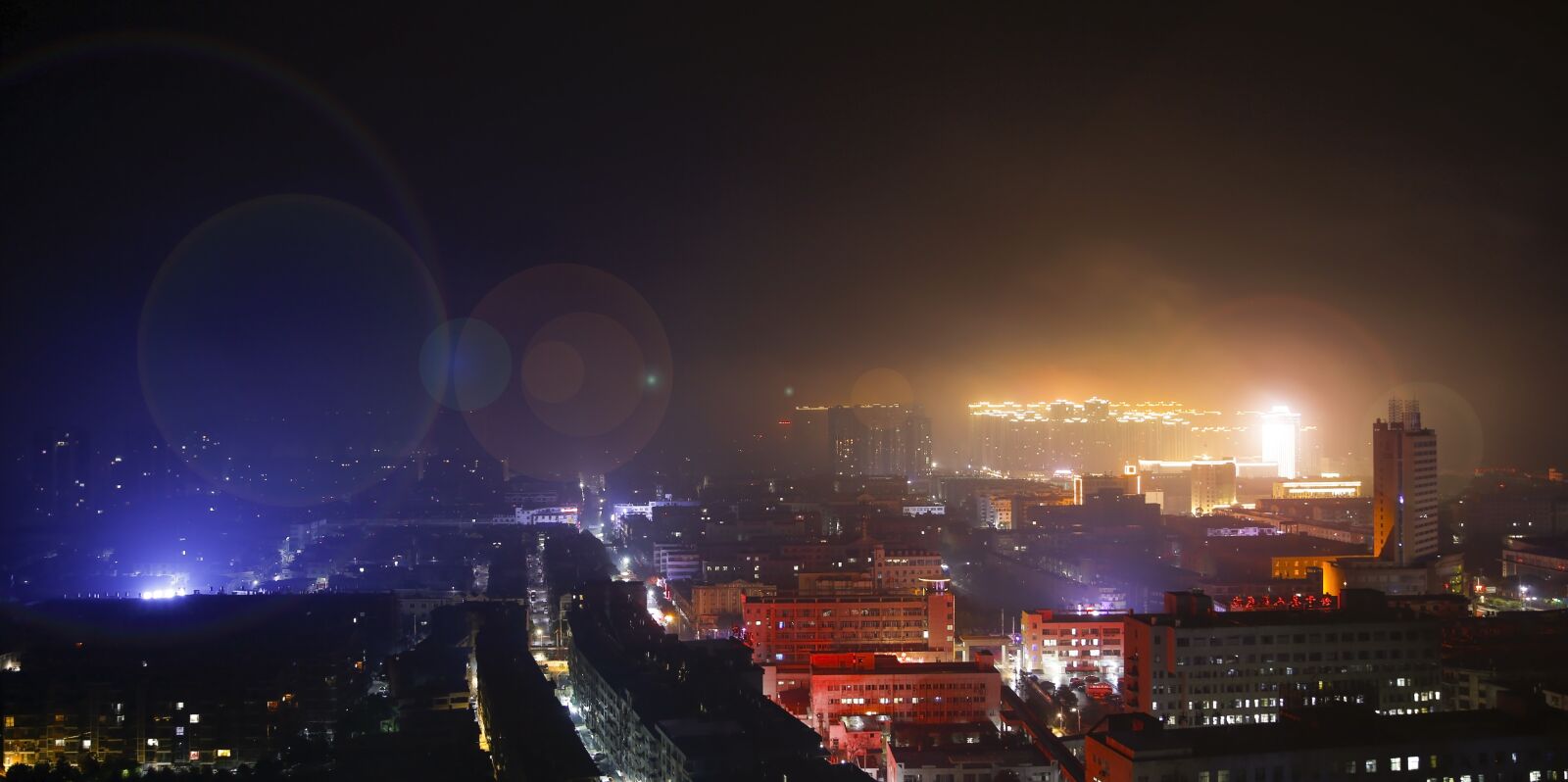Canon EF 24-70mm F2.8L II USM sample photo. Night, town, light photography
