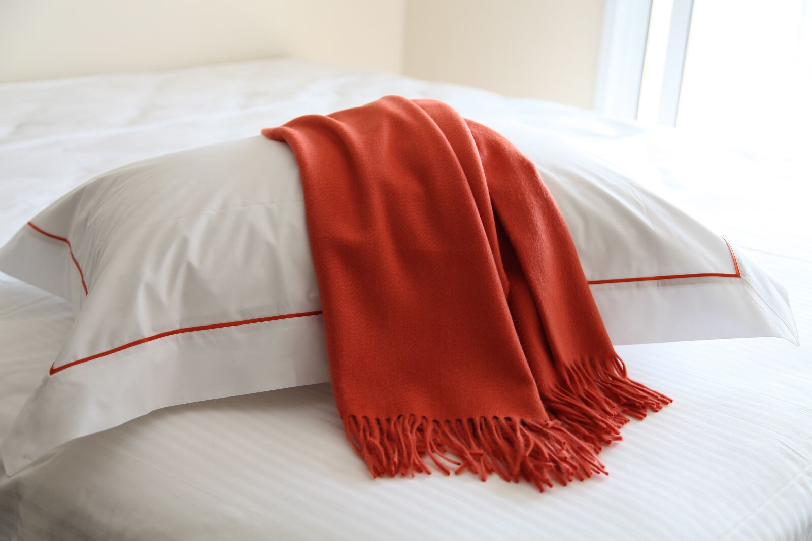 Canon EOS 5D Mark II sample photo. Scarf, pashmina, the bed photography