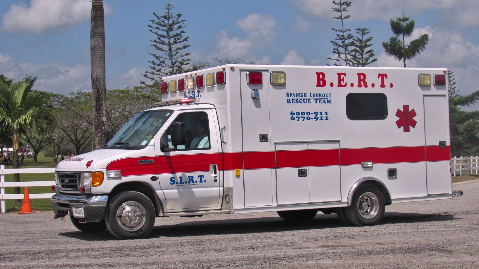 Canon PowerShot SX530 HS sample photo. Ambulance, help, rescue photography