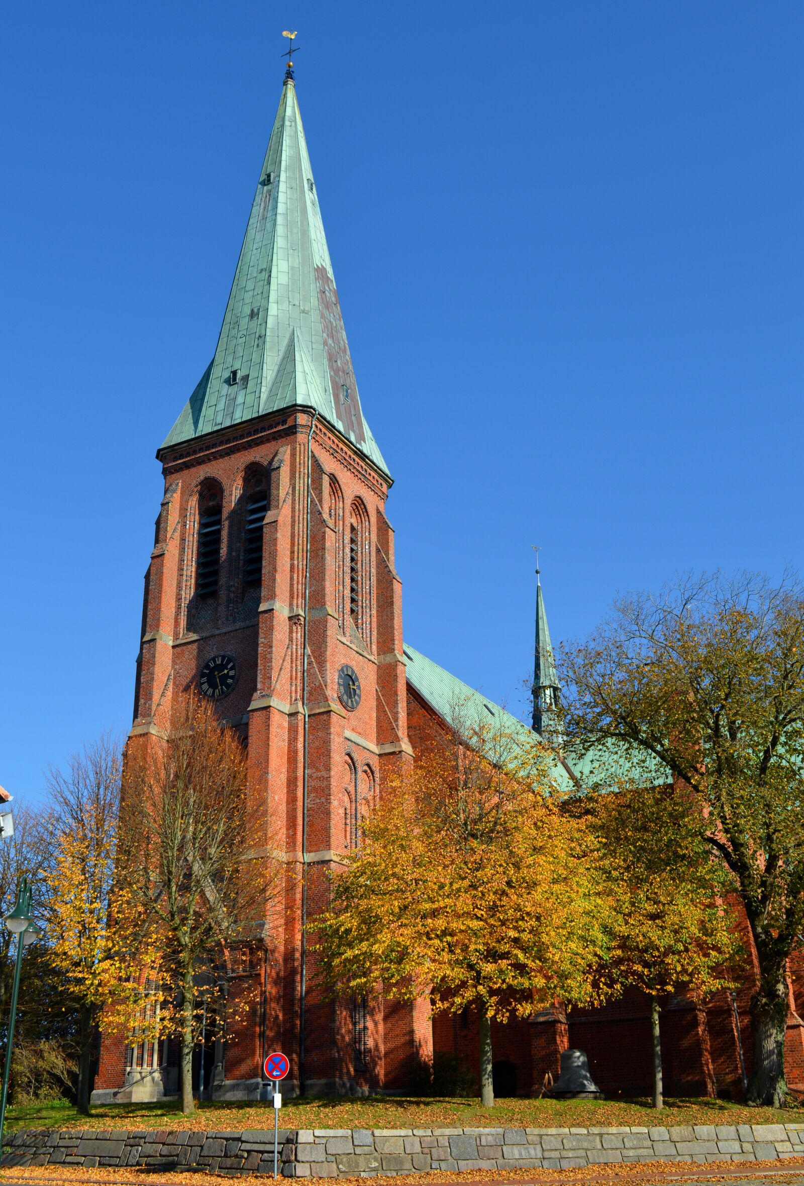 Nikon D3200 sample photo. Meldorfer dom, building, meldorf photography