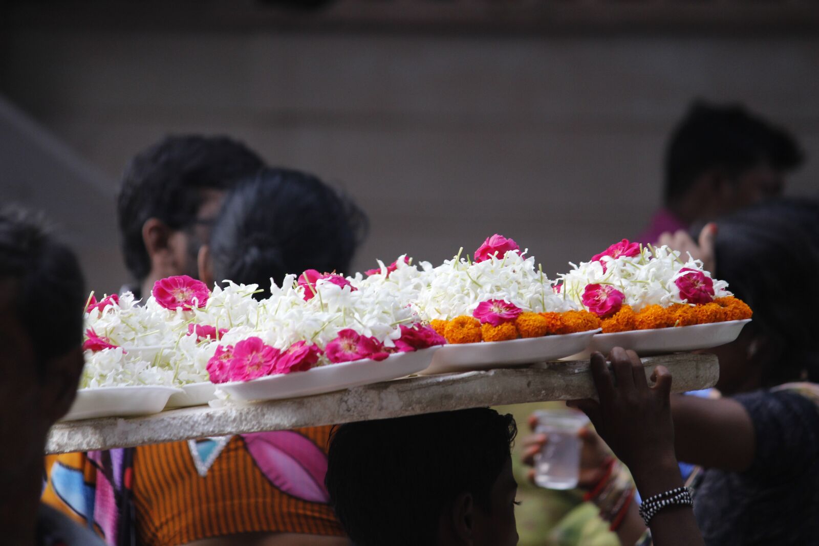Canon EOS 700D (EOS Rebel T5i / EOS Kiss X7i) sample photo. People, flower, celebration photography