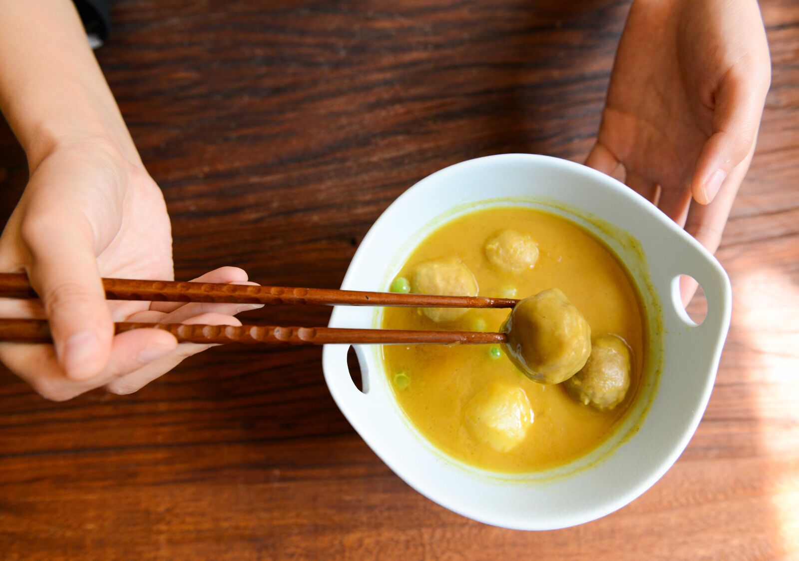 Nikon AF-S Nikkor 24-70mm F2.8G ED sample photo. Person, holding, chopsticks, and photography