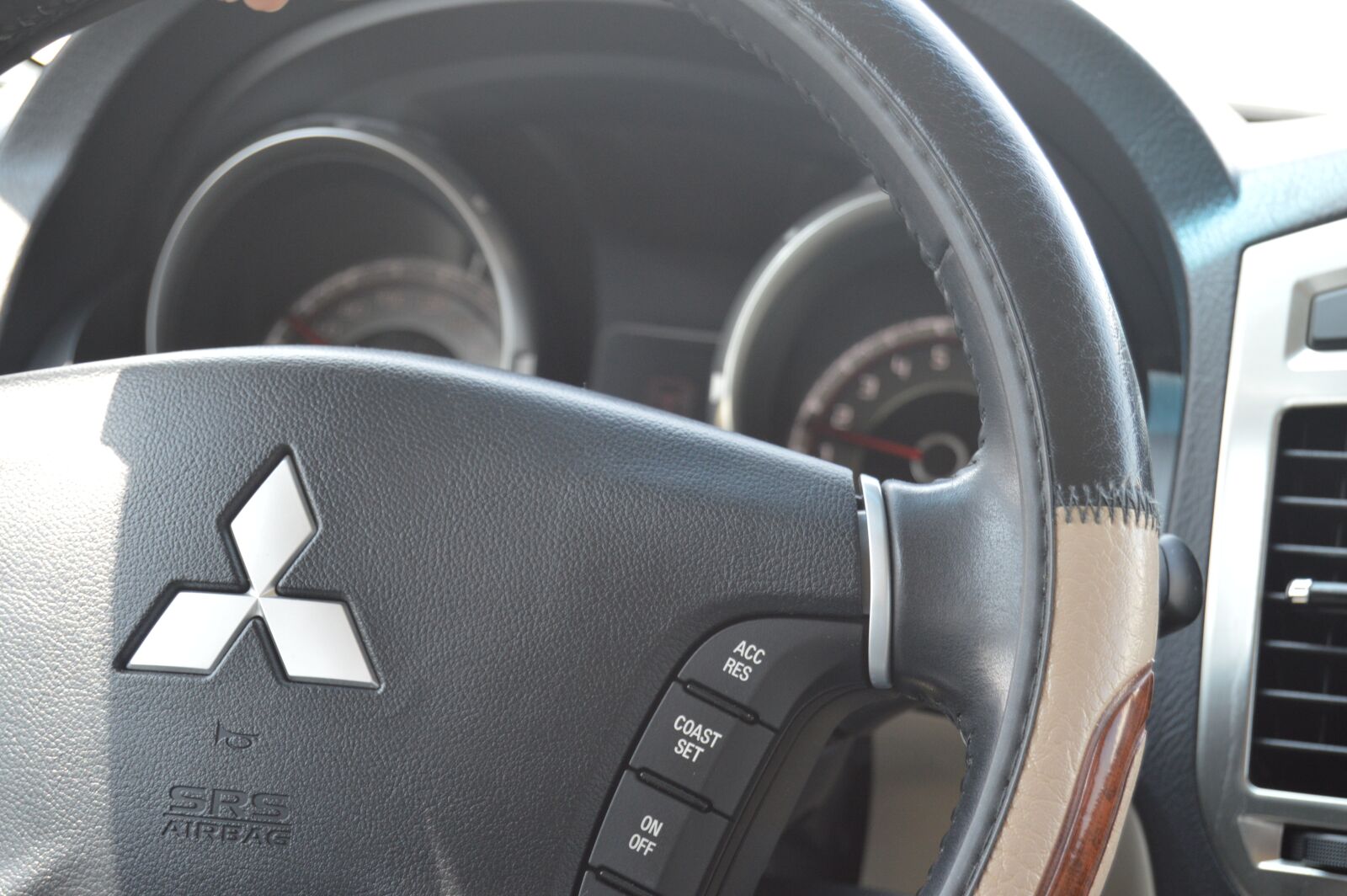 Nikon D3200 sample photo. Mitsubishi, mitsubishi steering, steering photography