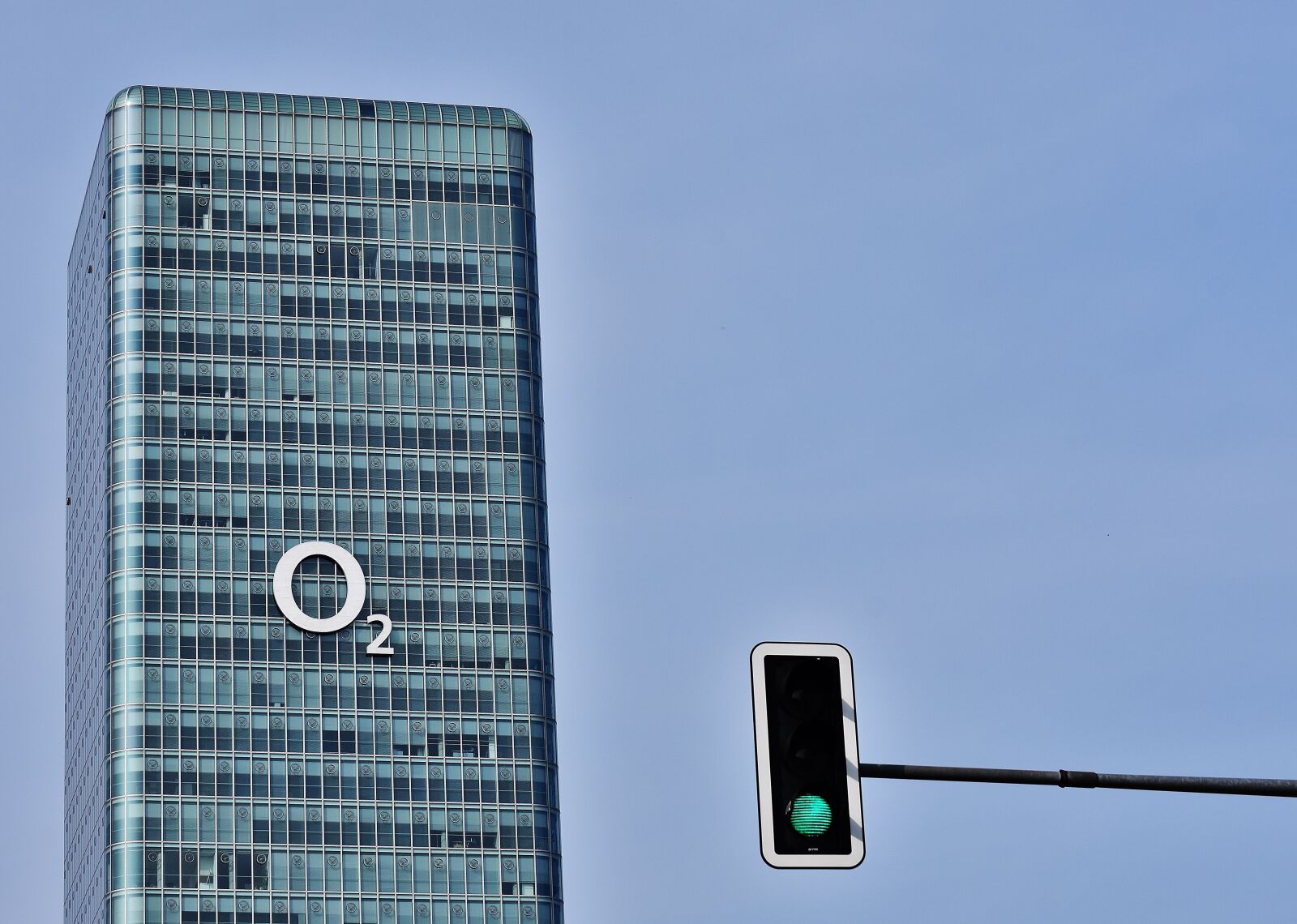Nikon D7200 sample photo. Munich, o2, building photography