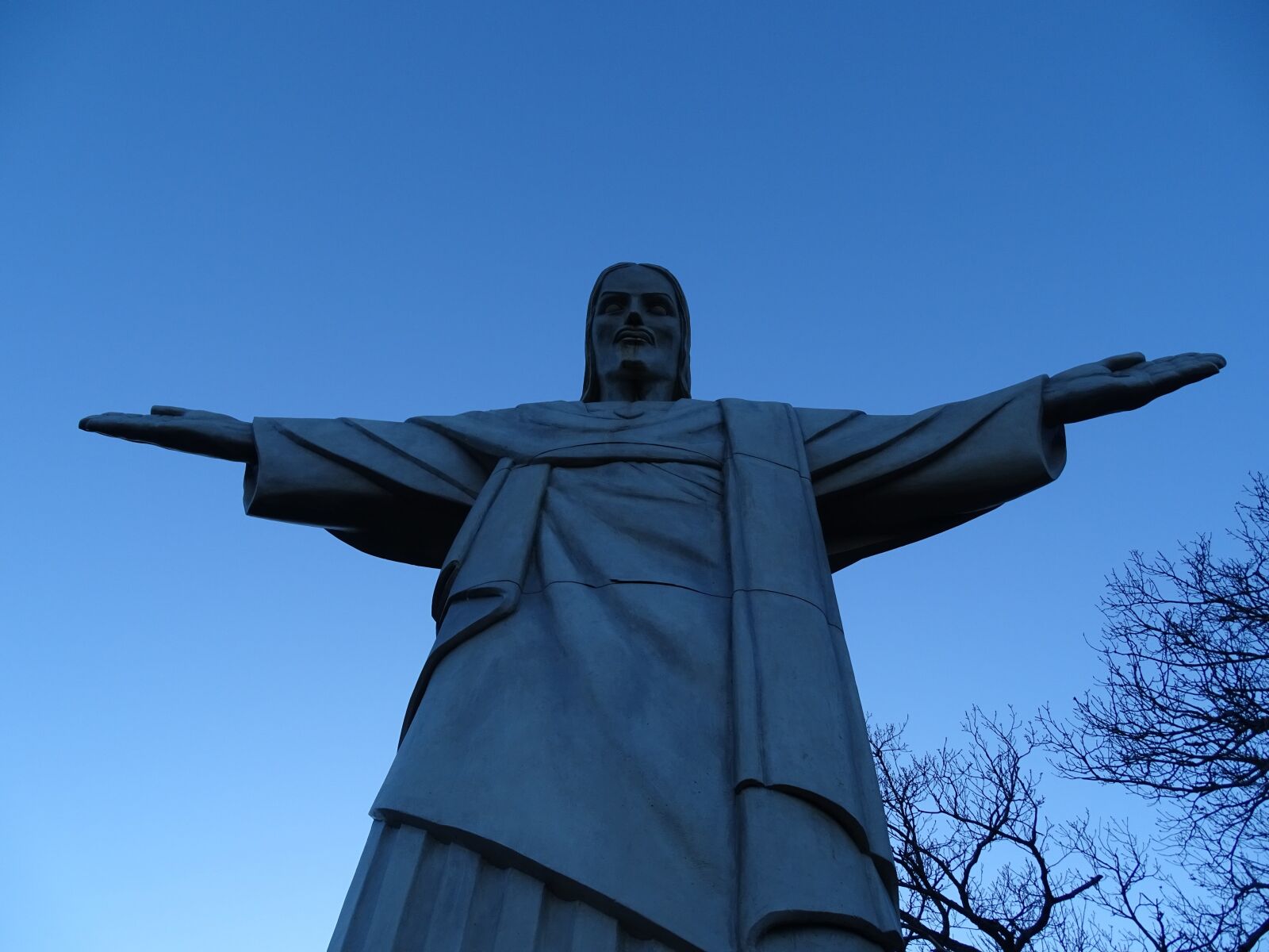 Sony Cyber-shot DSC-HX400V sample photo. Clinic, figure, statue photography