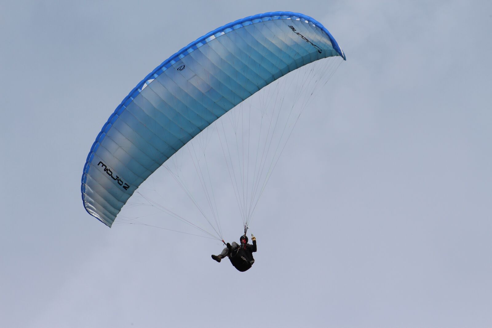 Canon EOS 700D (EOS Rebel T5i / EOS Kiss X7i) + Canon EF 75-300mm f/4-5.6 sample photo. Paragliding, glider, sport photography