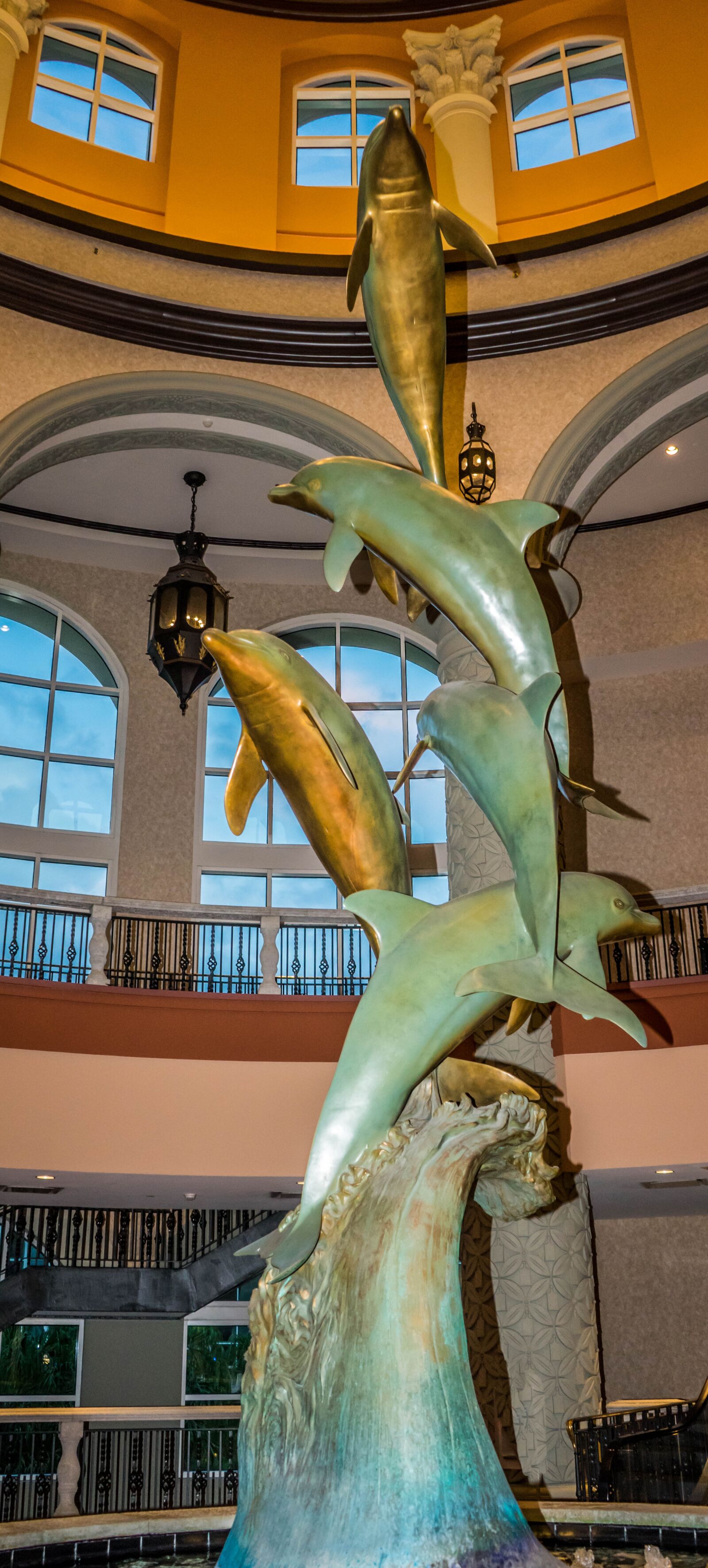 Sony FE 28-70mm F3.5-5.6 OSS sample photo. Statue, dolphins, gaylord palms photography