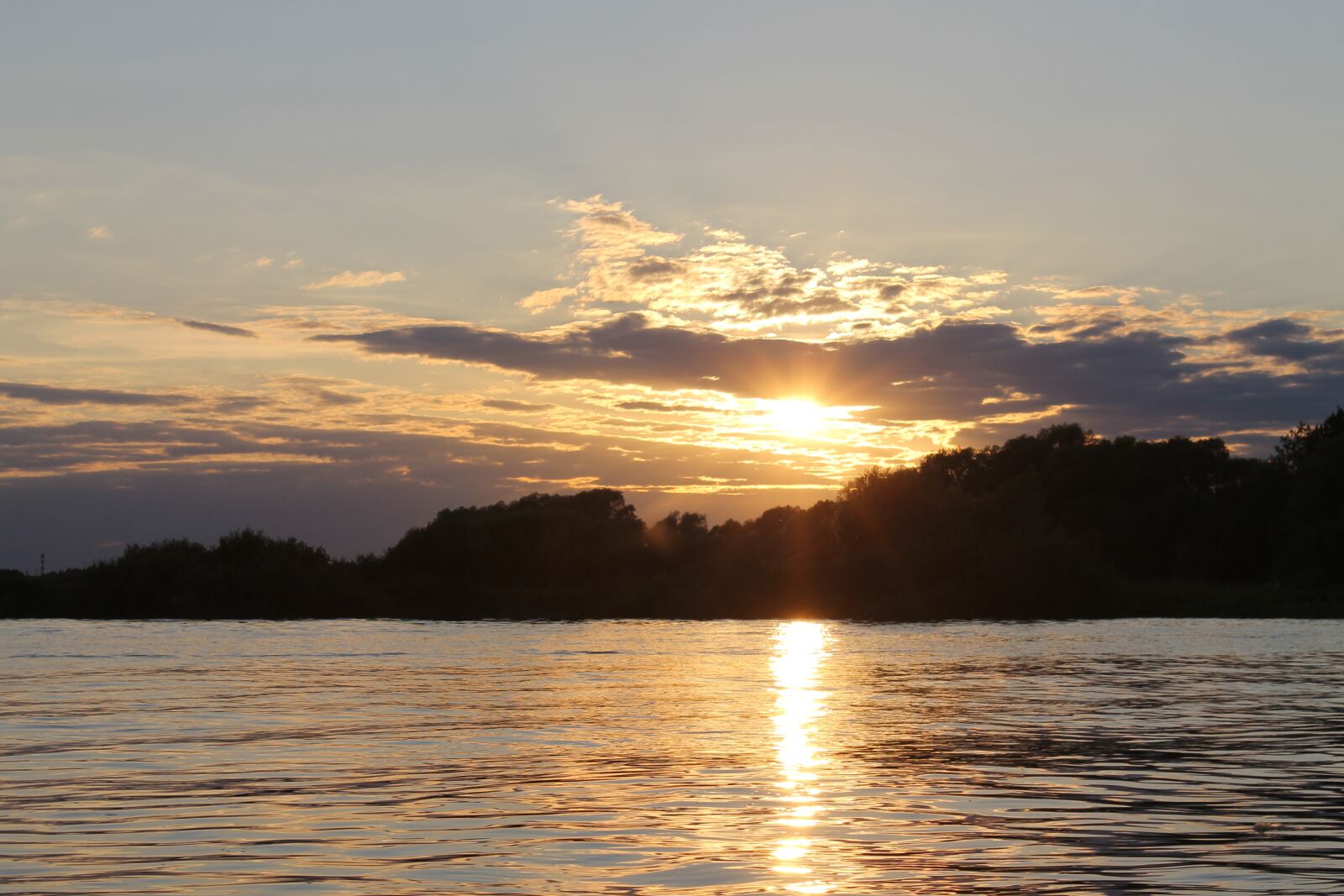 Canon EOS 1100D (EOS Rebel T3 / EOS Kiss X50) sample photo. Sunset, volkhov, veliky novgorod photography