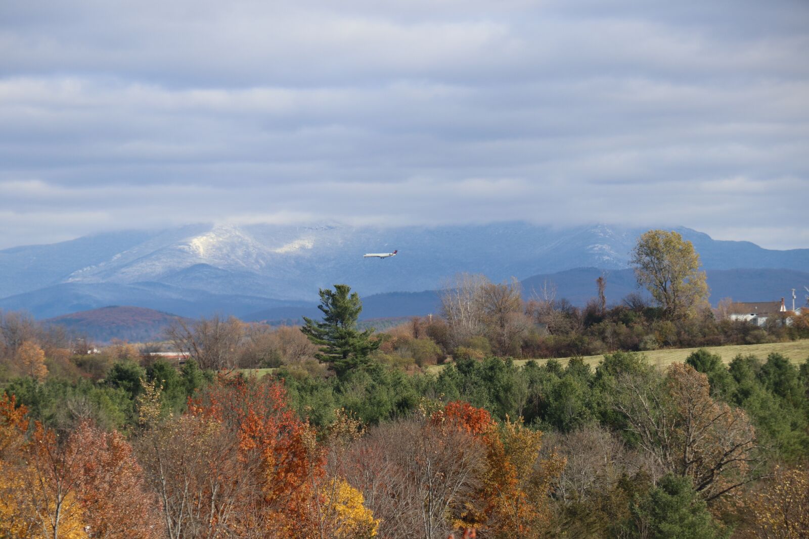 Canon EOS 800D (EOS Rebel T7i / EOS Kiss X9i) + Canon EF-S 18-135mm F3.5-5.6 IS STM sample photo. Mountain, sky, clouds photography