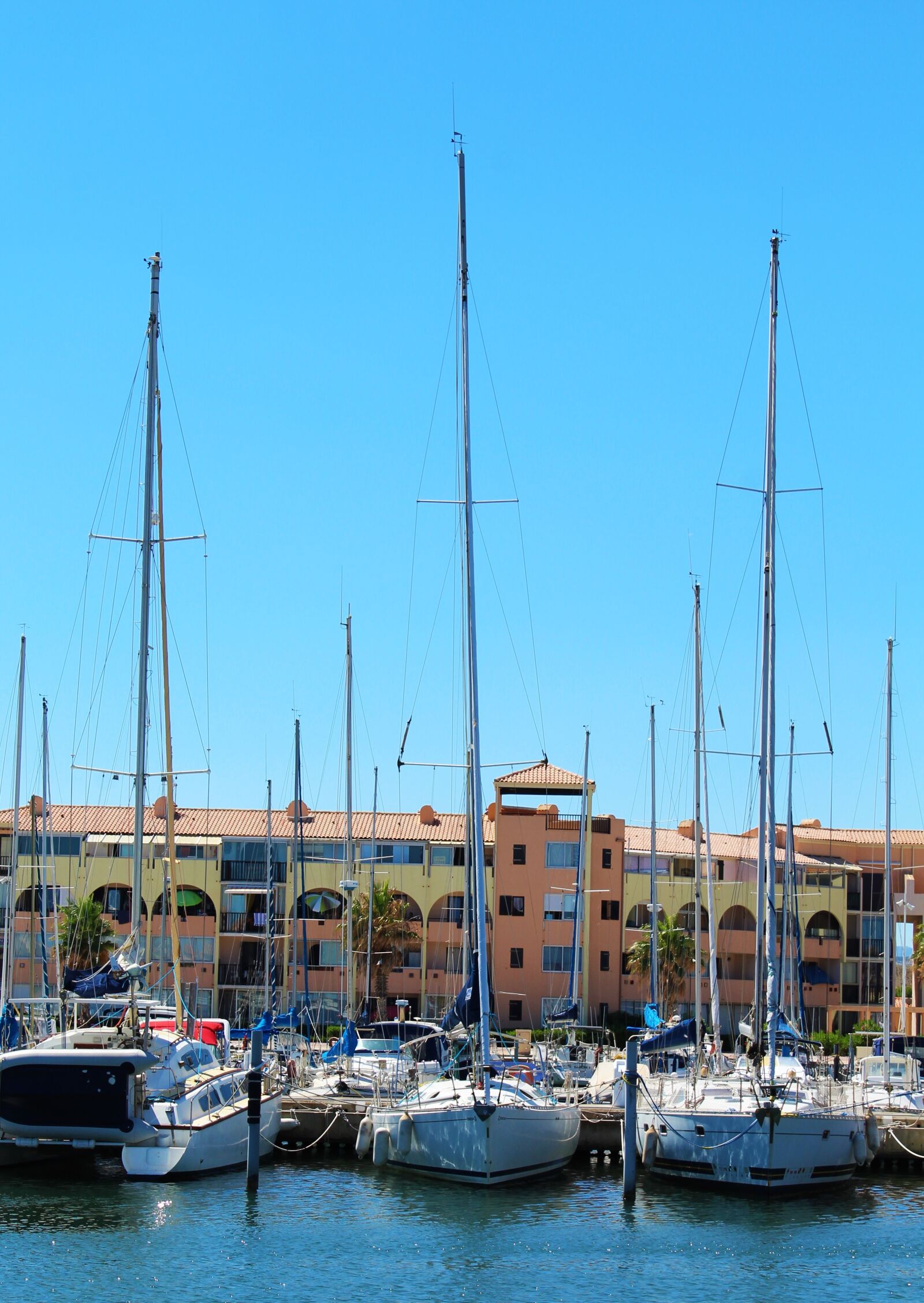 Canon EOS 1200D (EOS Rebel T5 / EOS Kiss X70 / EOS Hi) sample photo. Marina, boats, sea photography