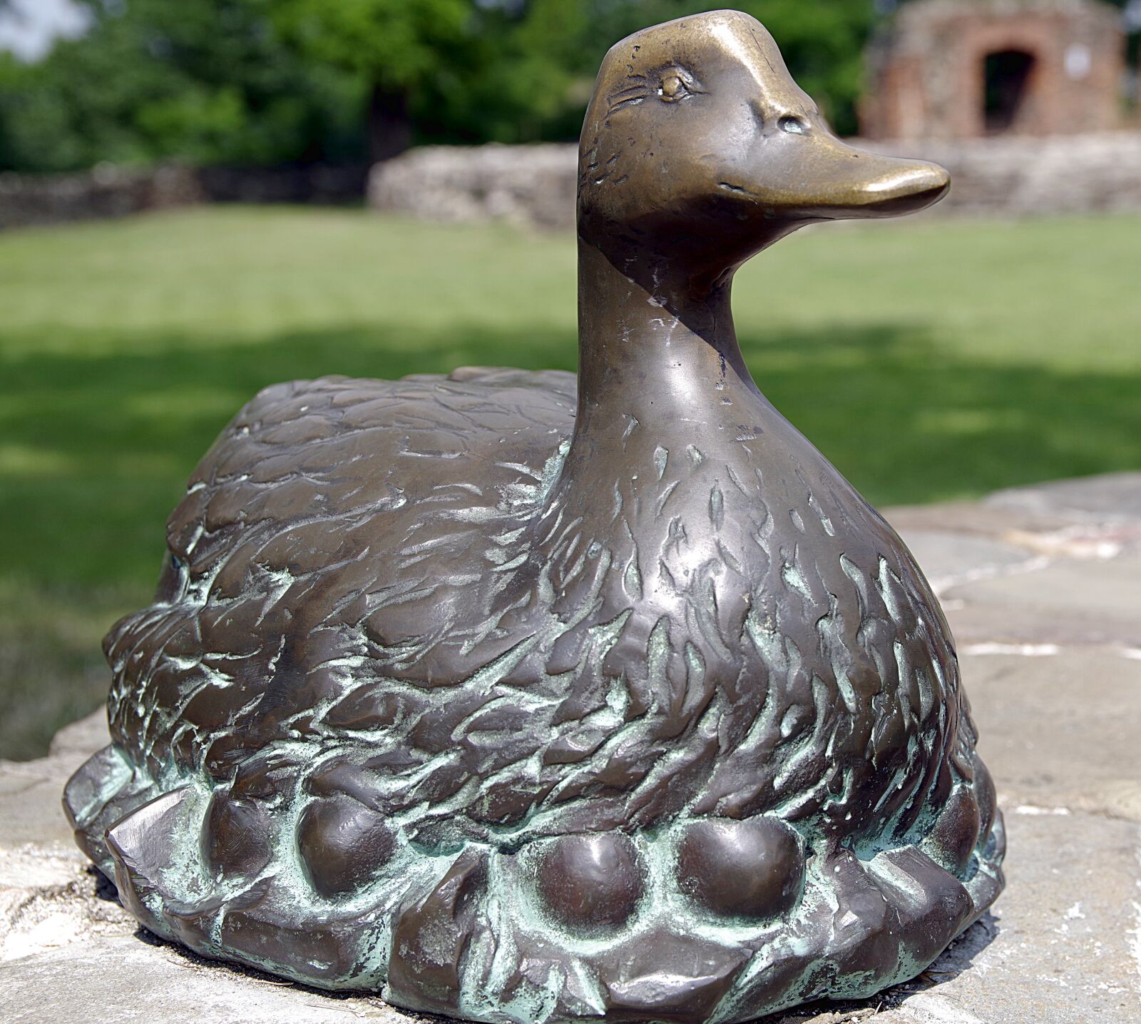 Pentax K-S2 sample photo. Duck, gold, sculpture photography