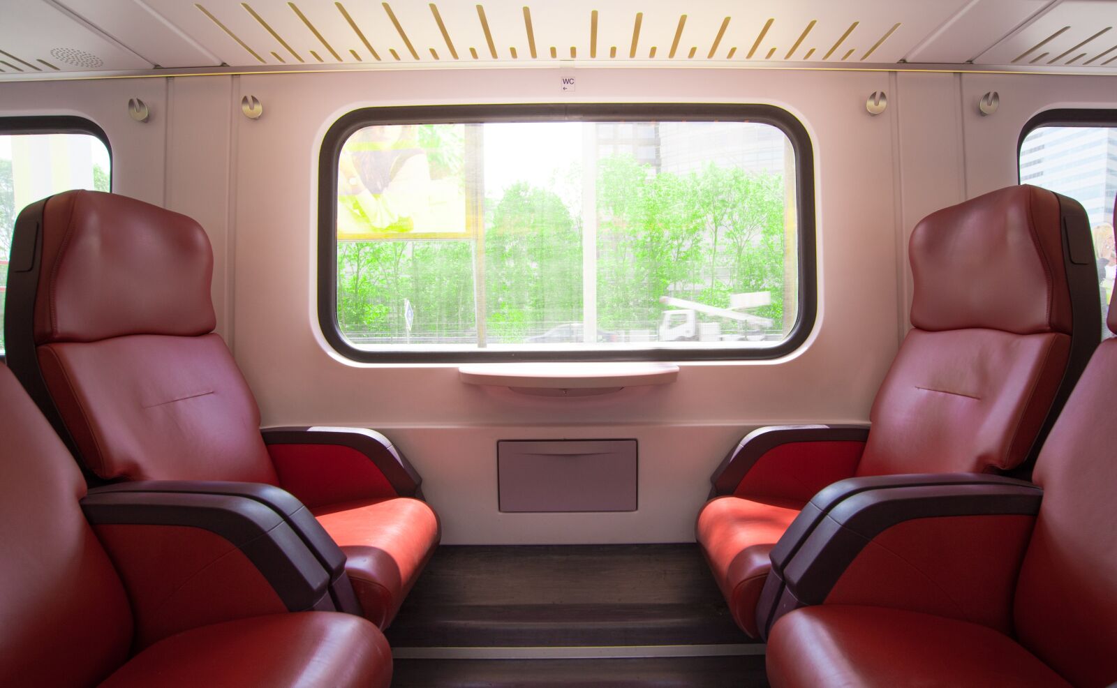 Nikon D610 sample photo. Train, commute, travel photography