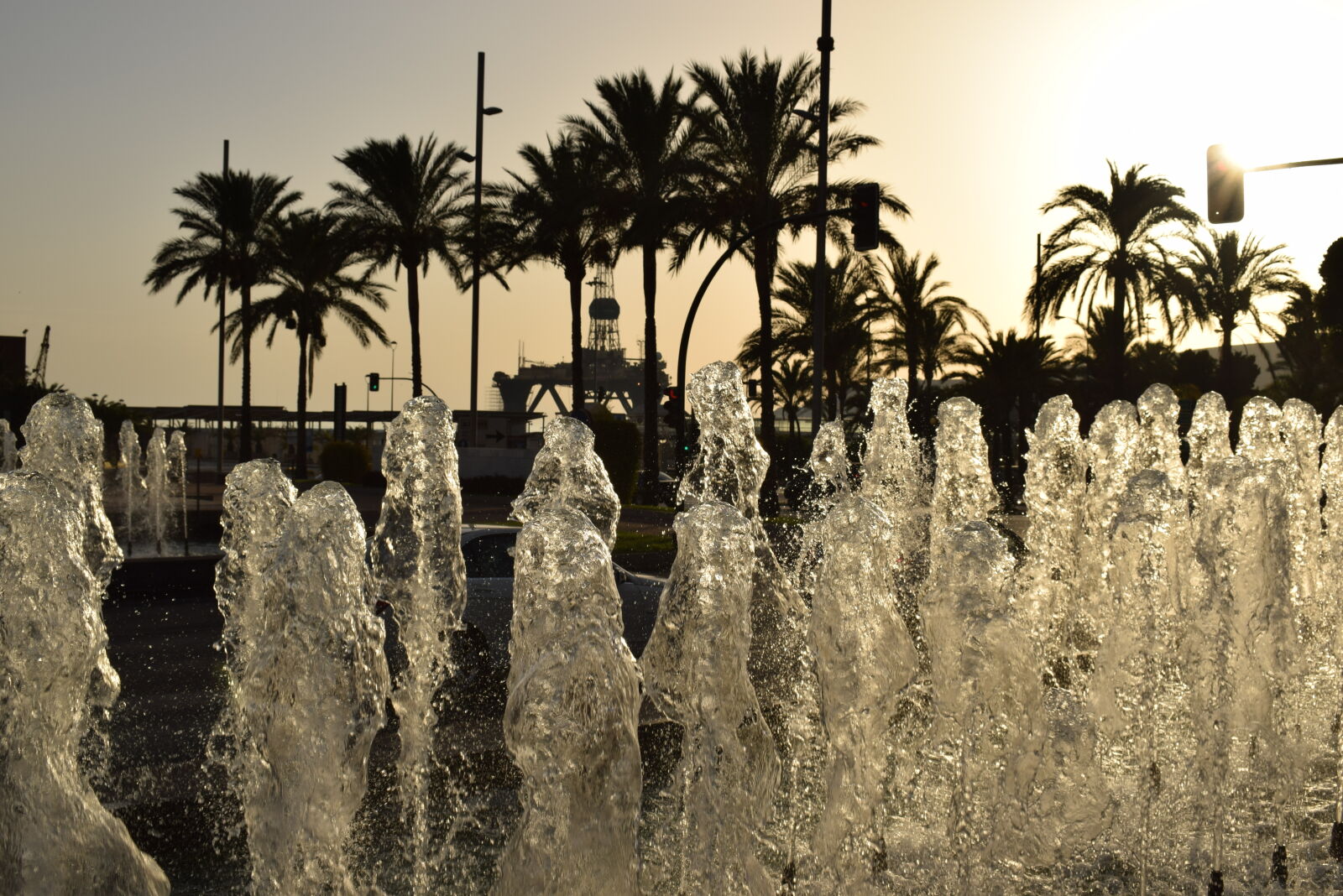 Nikon AF-P DX Nikkor 18-55mm F3.5-5.6G sample photo. Agua, almeria, contraluz, costa photography