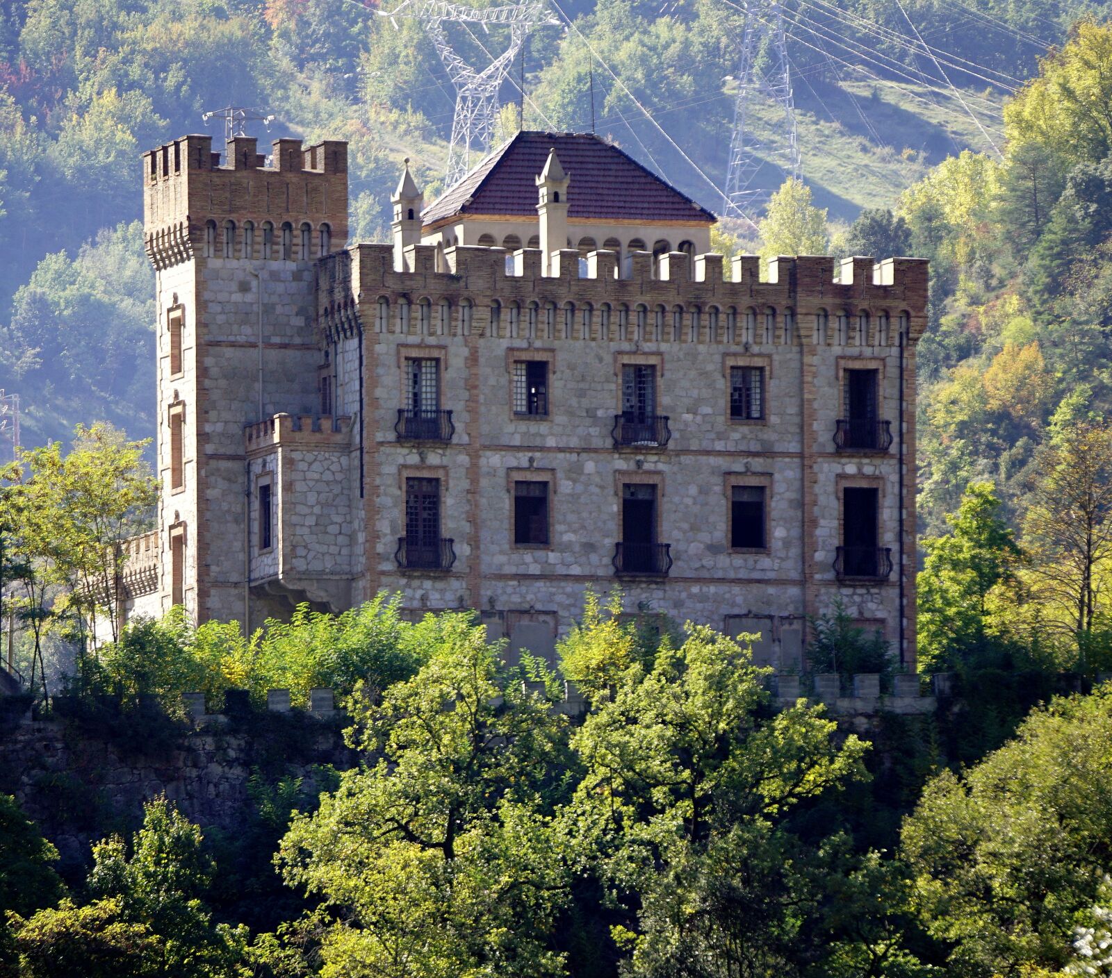 Sony E 55-210mm F4.5-6.3 OSS sample photo. Castle, construction, architecture photography