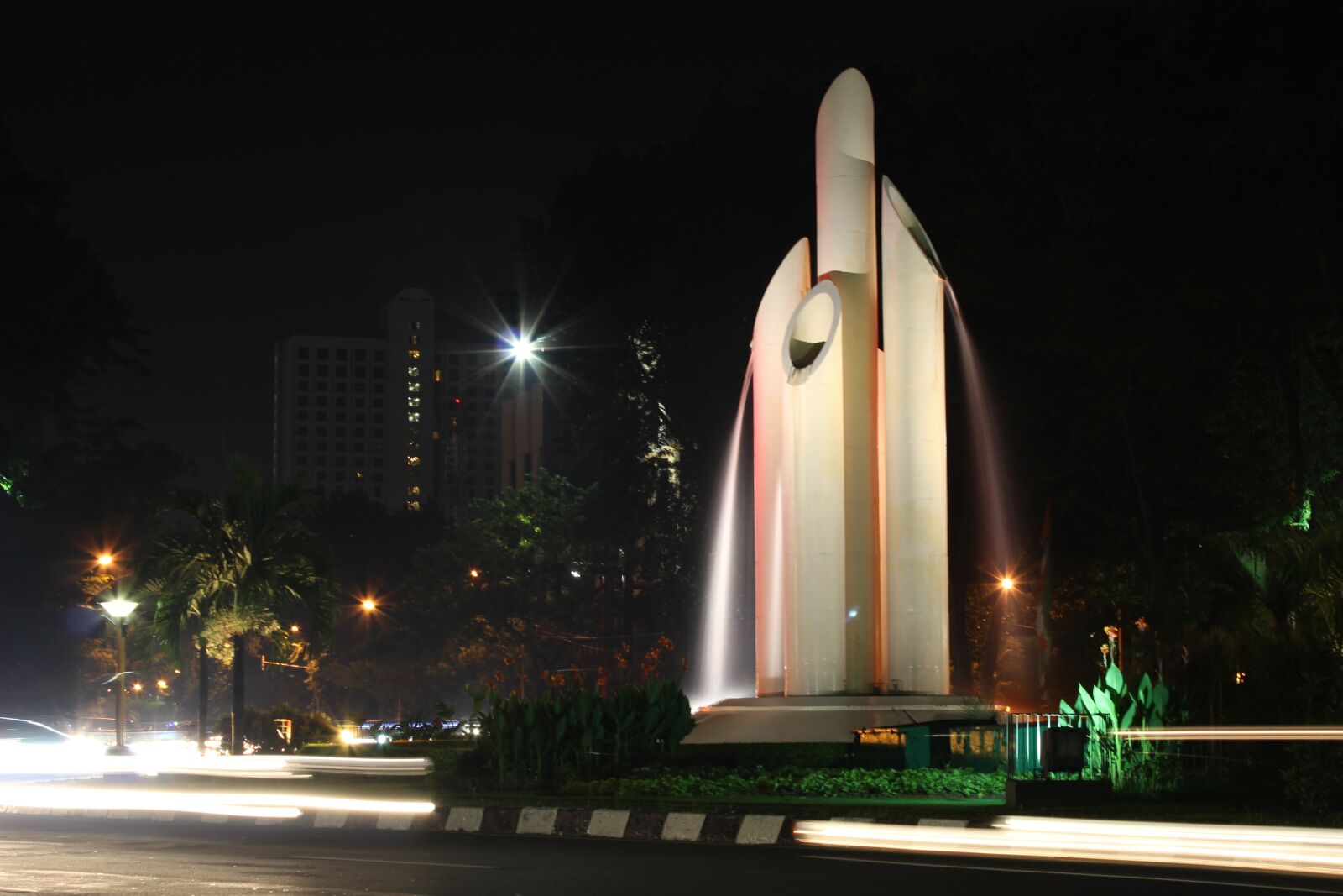 Canon EOS 600D (Rebel EOS T3i / EOS Kiss X5) sample photo. Surabaya, landmark, bamboo photography
