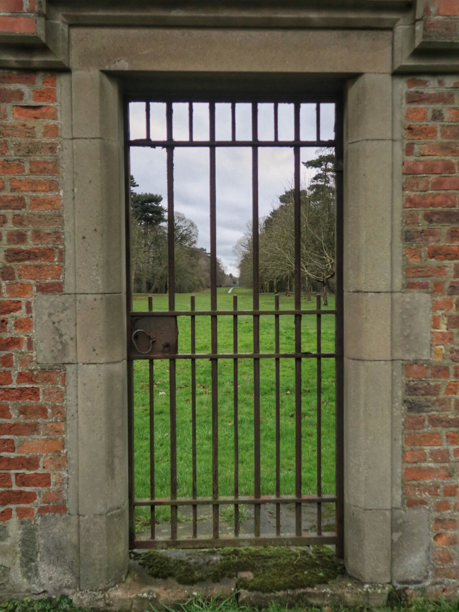 Canon PowerShot G7 X sample photo. Avenue, brickwork, derbyshire, gate photography