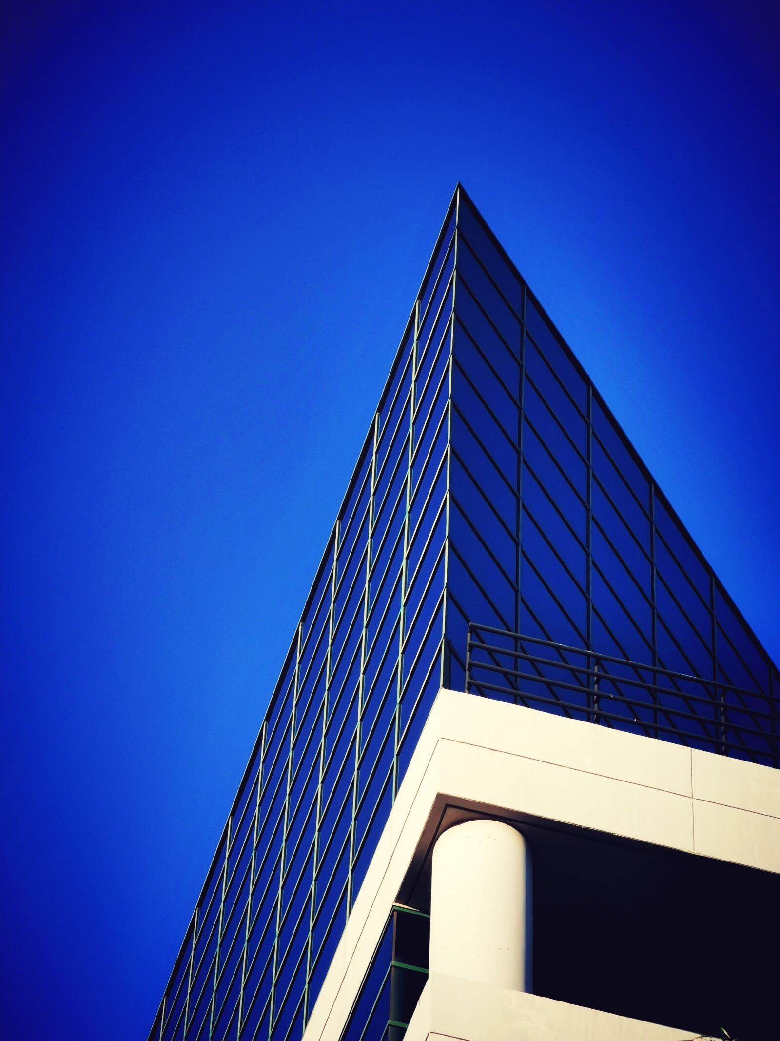 HUAWEI P30 Pro sample photo. Building, sky, blue photography