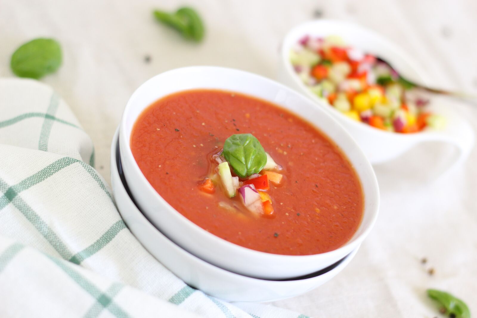 Canon EOS 60D + Canon EF 50mm F1.8 II sample photo. Tomatoes, soup, vegetables photography