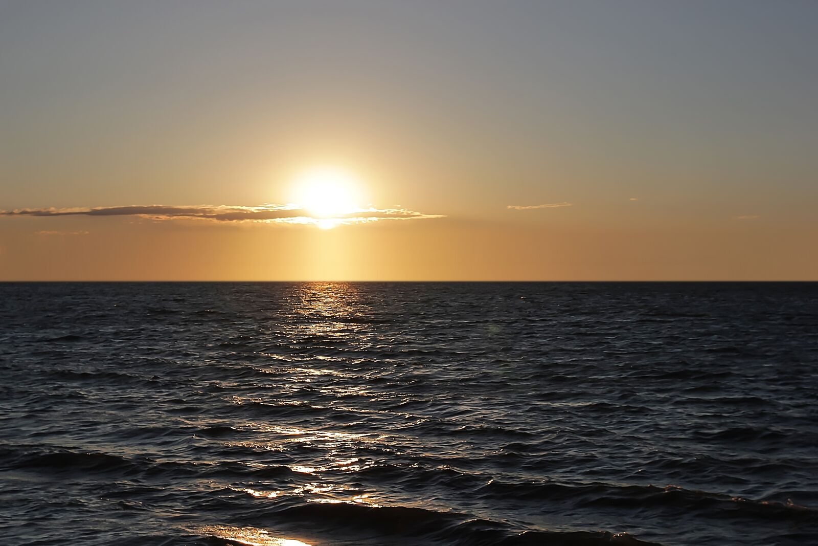 Canon EOS 550D (EOS Rebel T2i / EOS Kiss X4) sample photo. Sunset, sea, wave photography